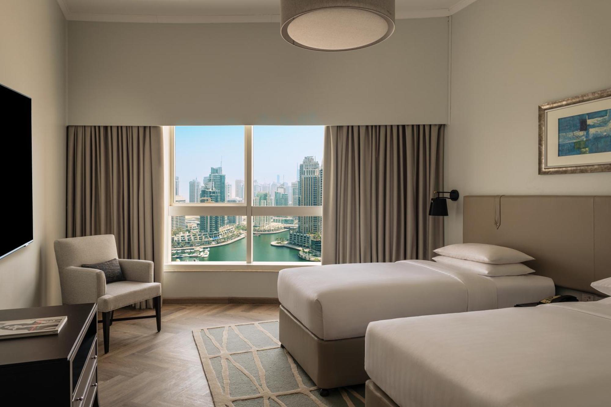 Suite renovada de 2 dormitorios con vistas al puerto deportivo