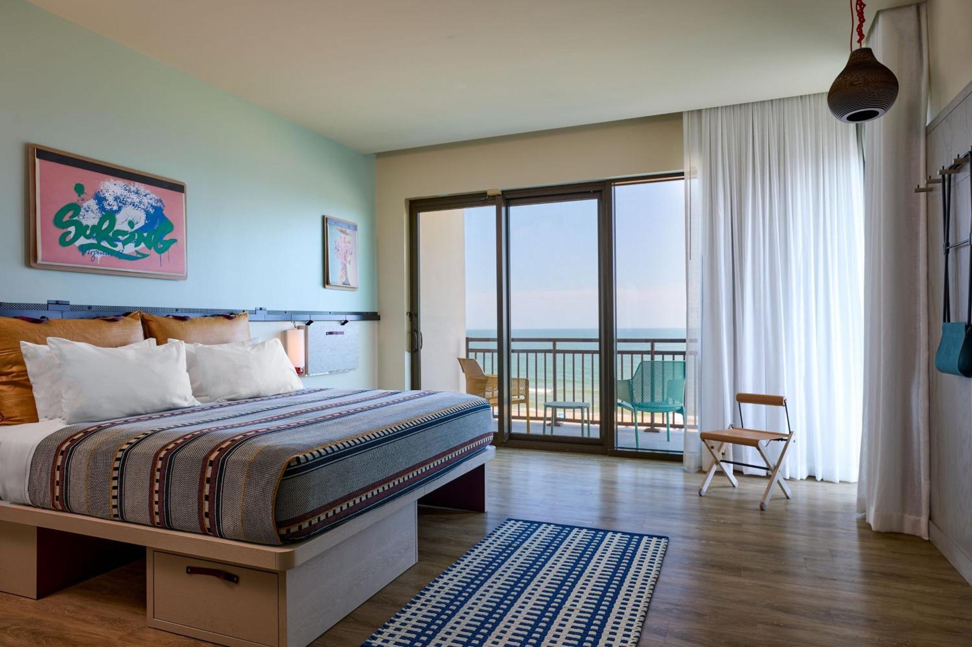 Moxy XL King Room with Balcony - Oceanfront,1470047786:JPEG