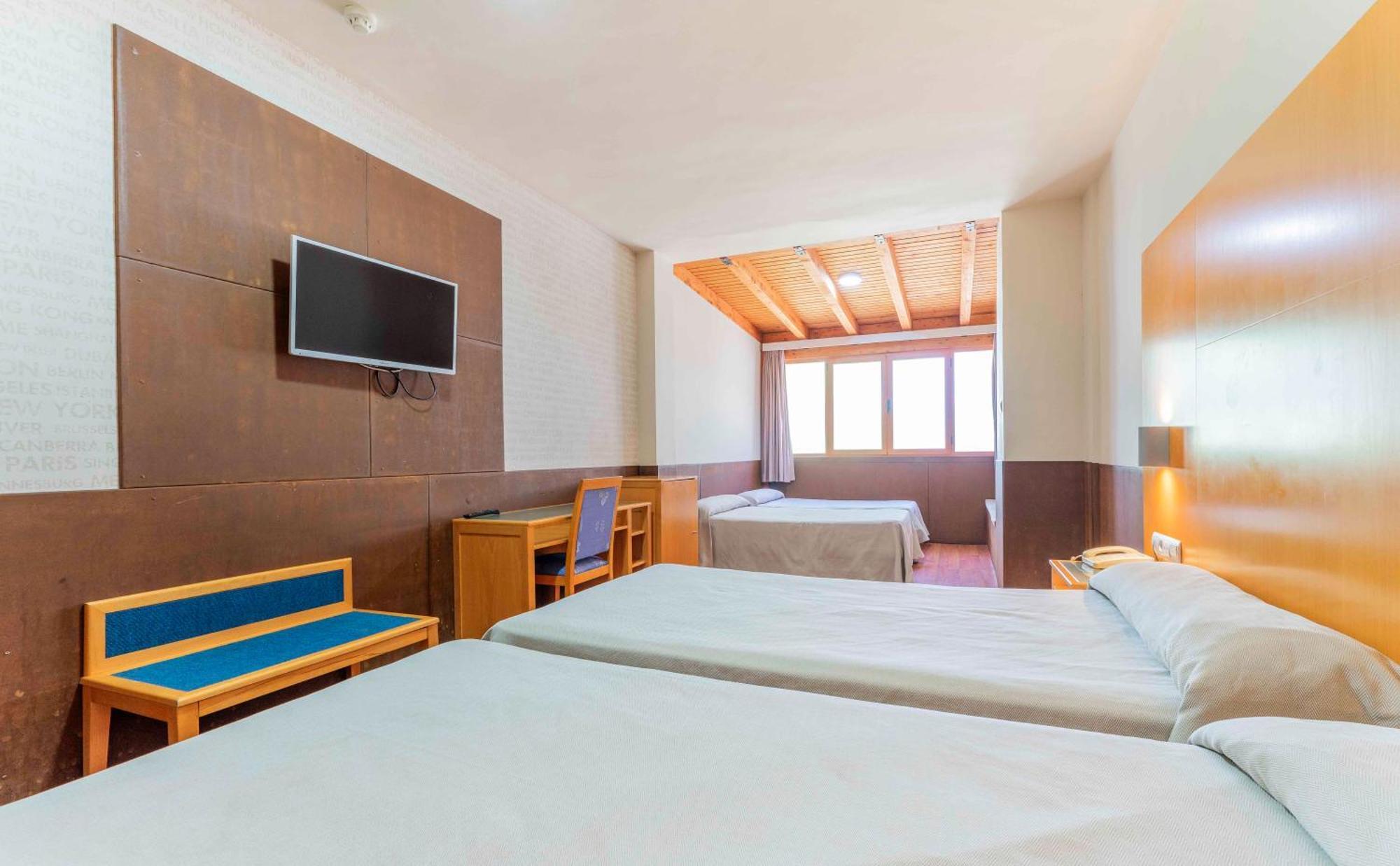 Quarto Quádruplo (2 Adultos + 2 Crianças)