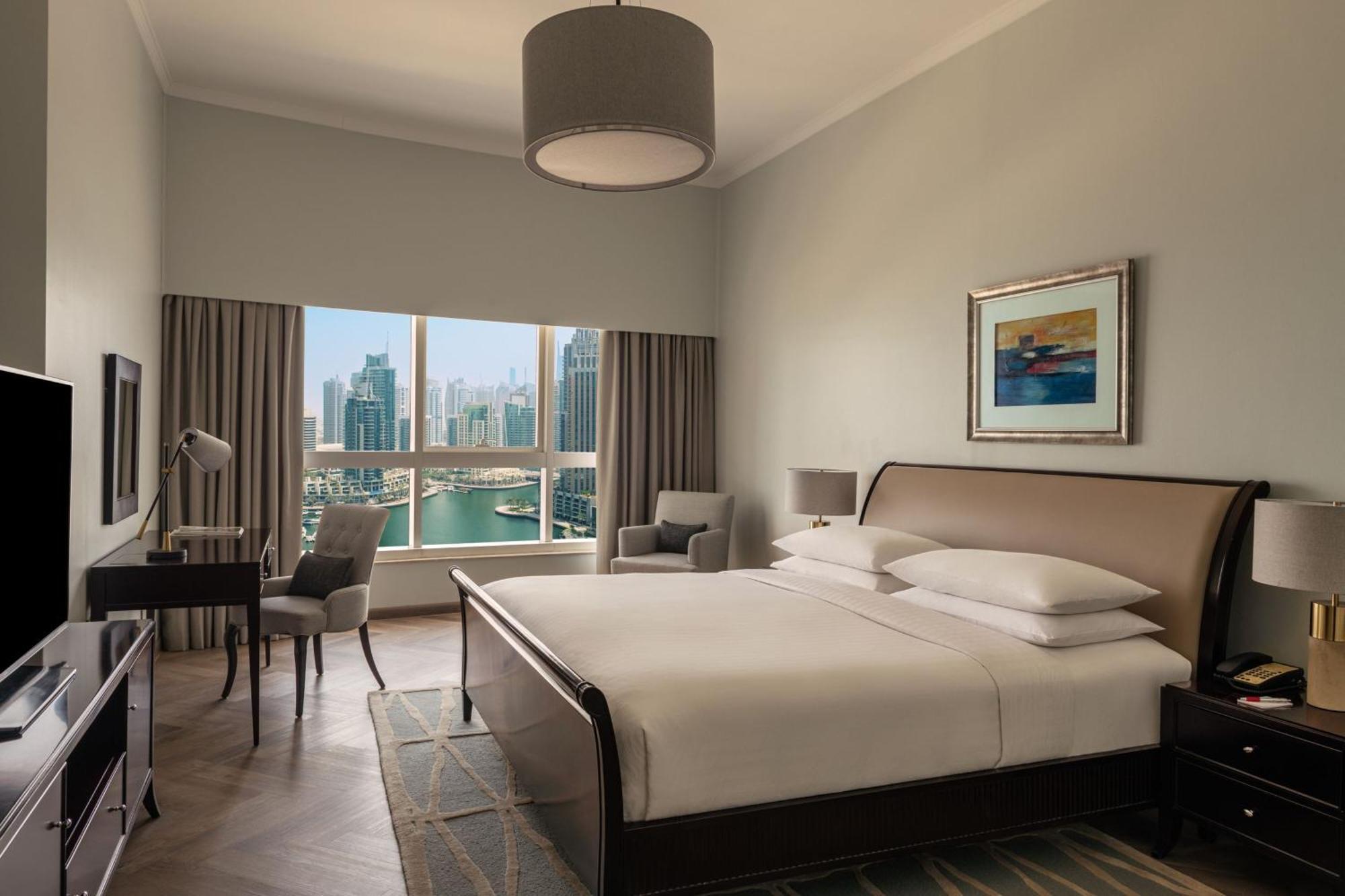 Suite renovada de 1 dormitorio con vistas a la ciudad