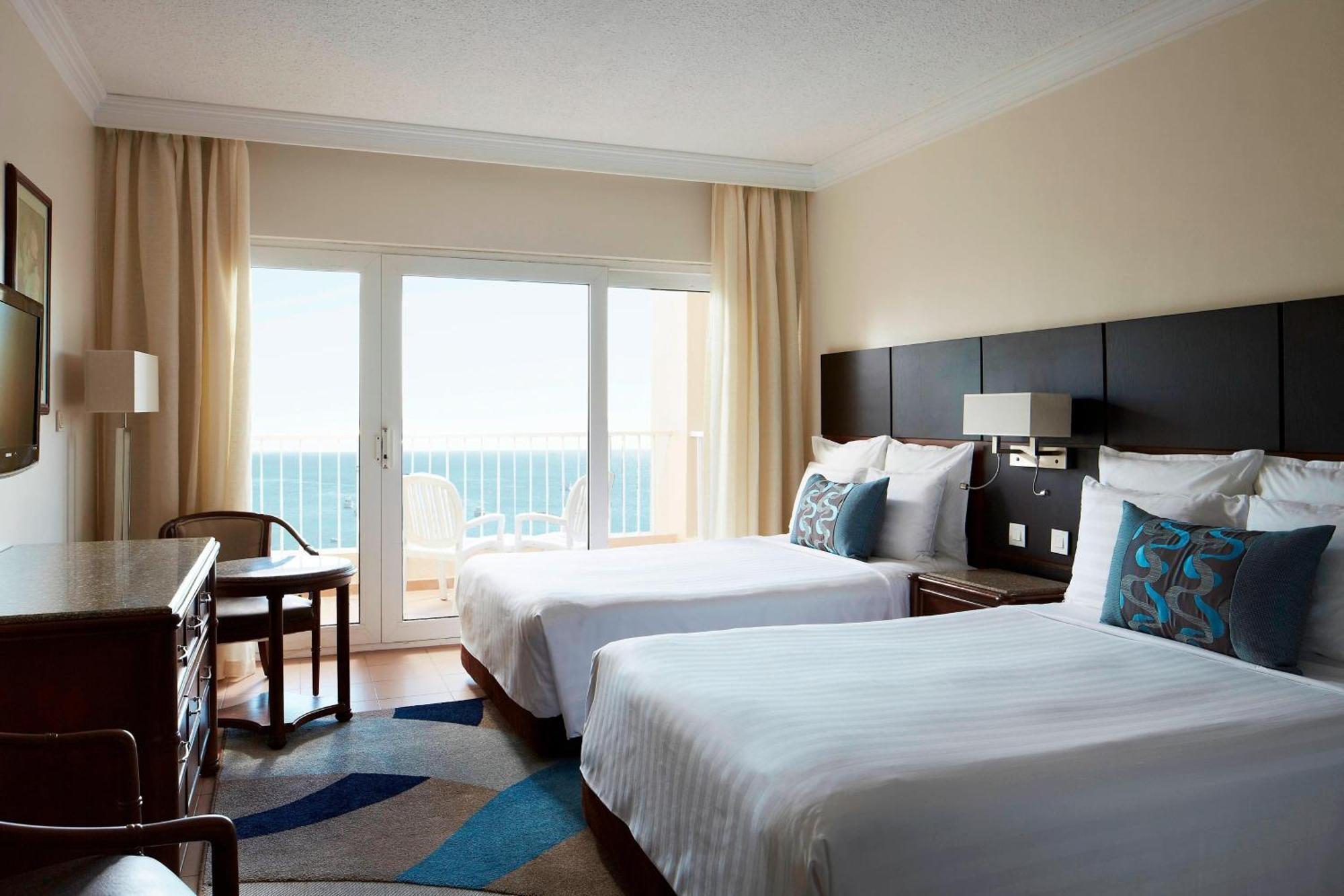Quarto Twin Deluxe com Varanda e Vista Mar