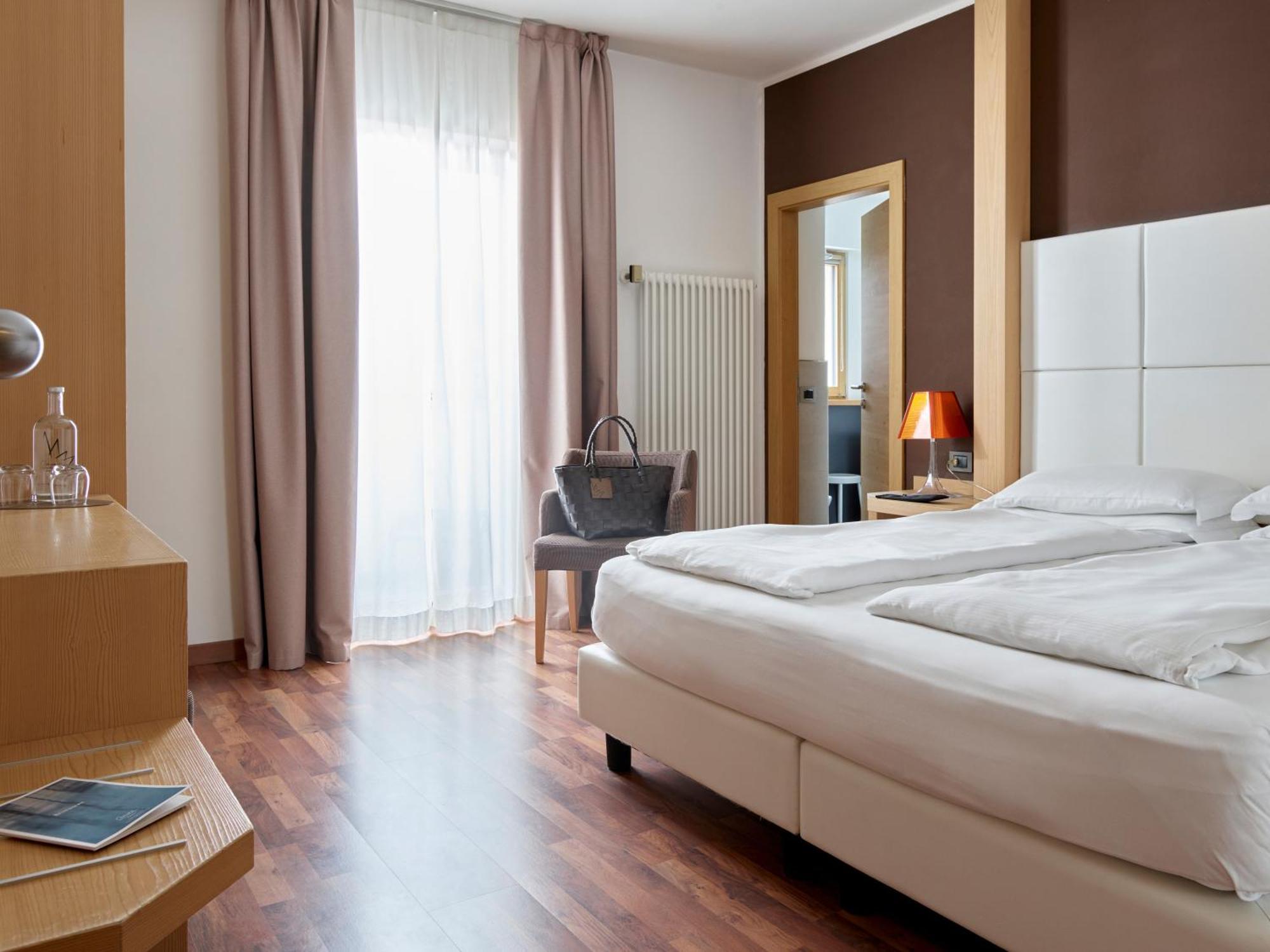Doppel- oder Zweibettzimmer