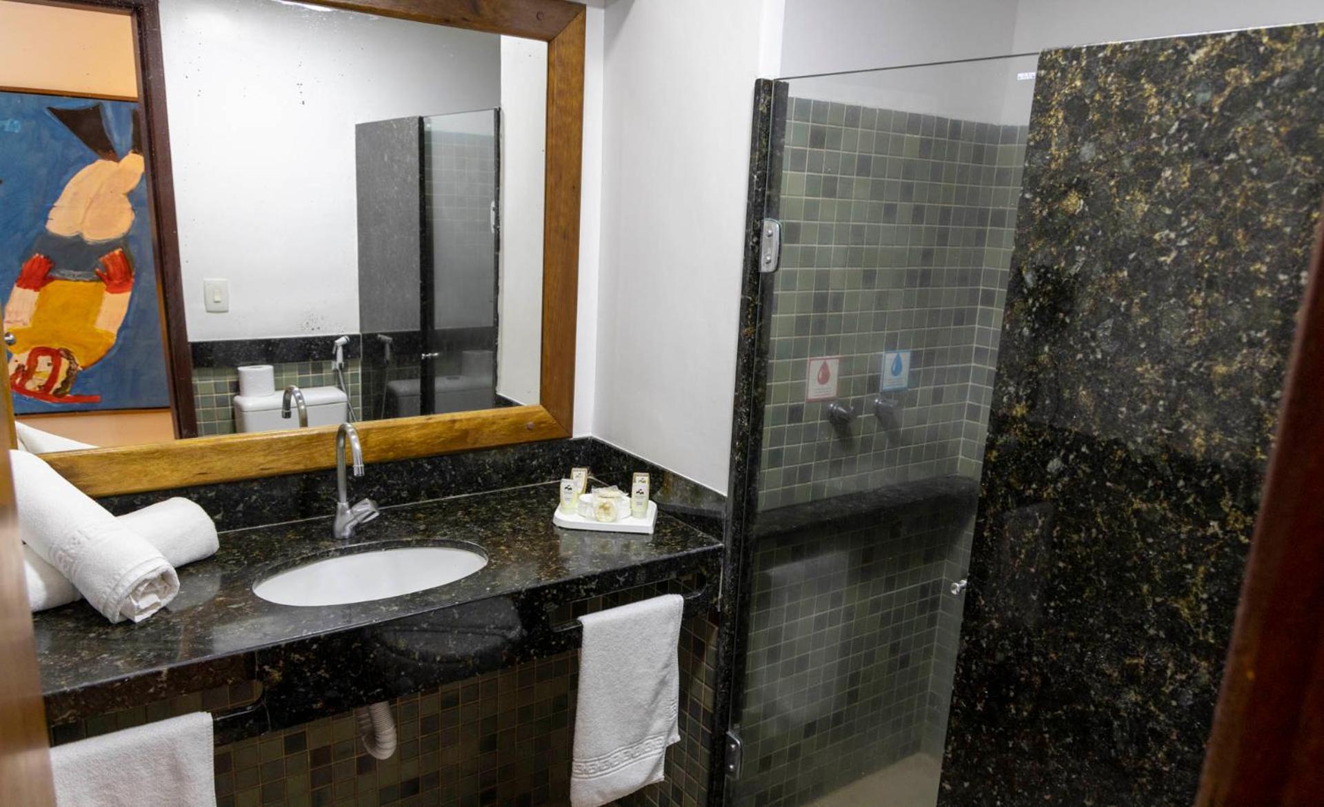 Quarto Triplo com Vista Piscina