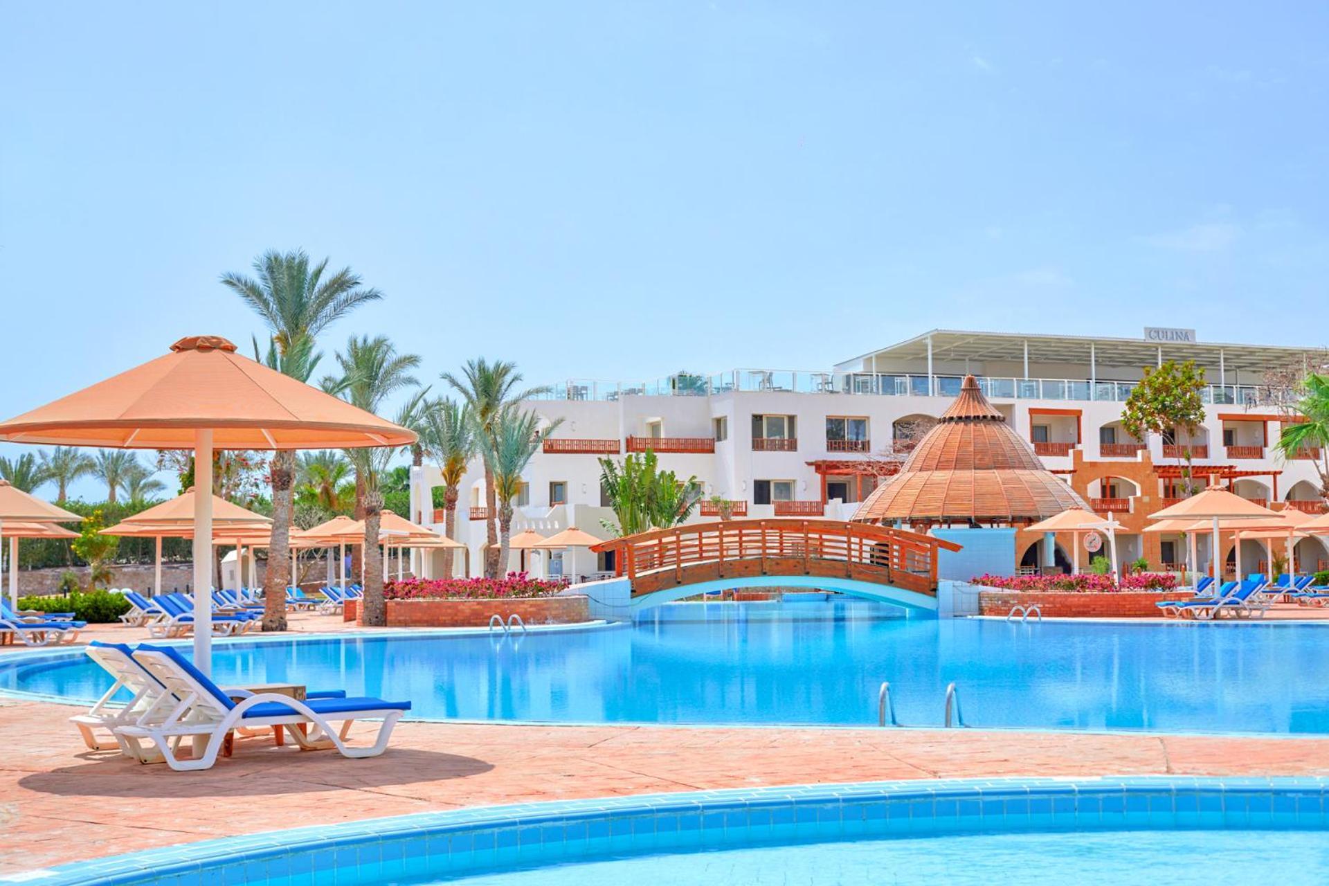 Chambre Double ou Lits Jumeaux Supérieure - Vue sur Piscine