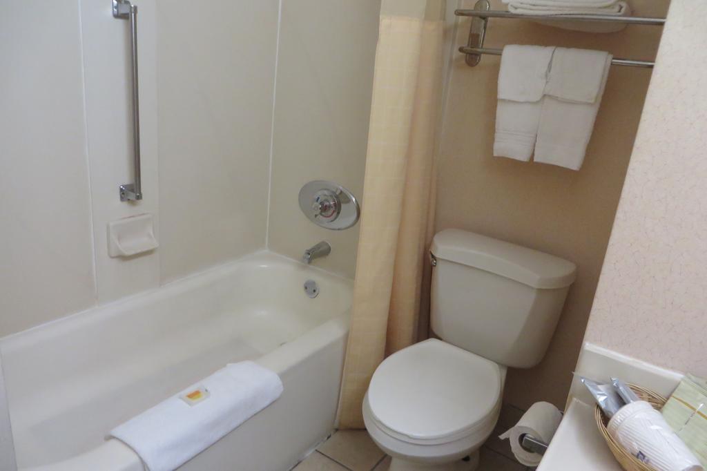 Standard Doppelzimmer mit 2 Doppelbetten - Nichtraucher