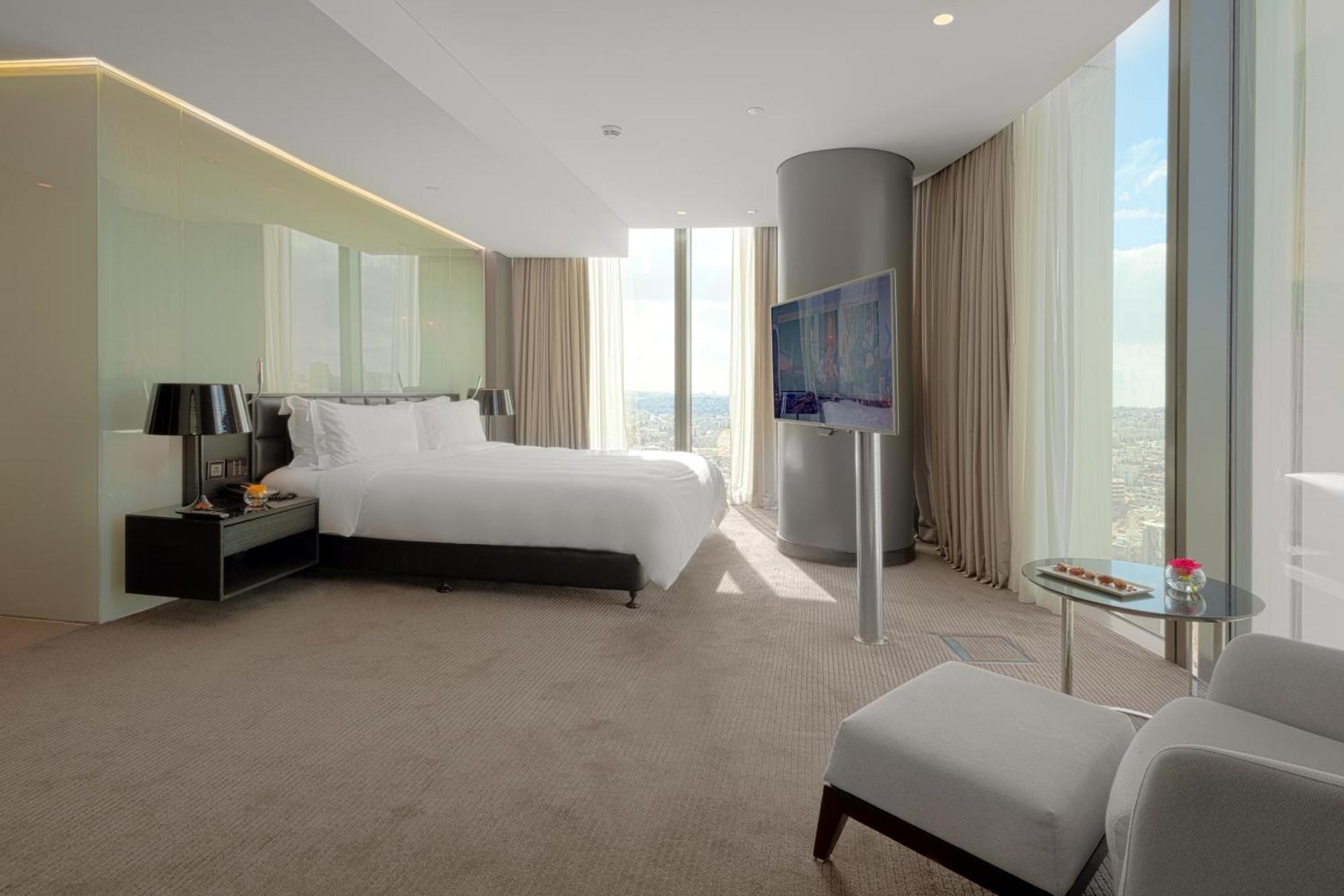 Grande Chambre d'Angle Lit King-Size - Vue sur Ville - Étage Supérieur