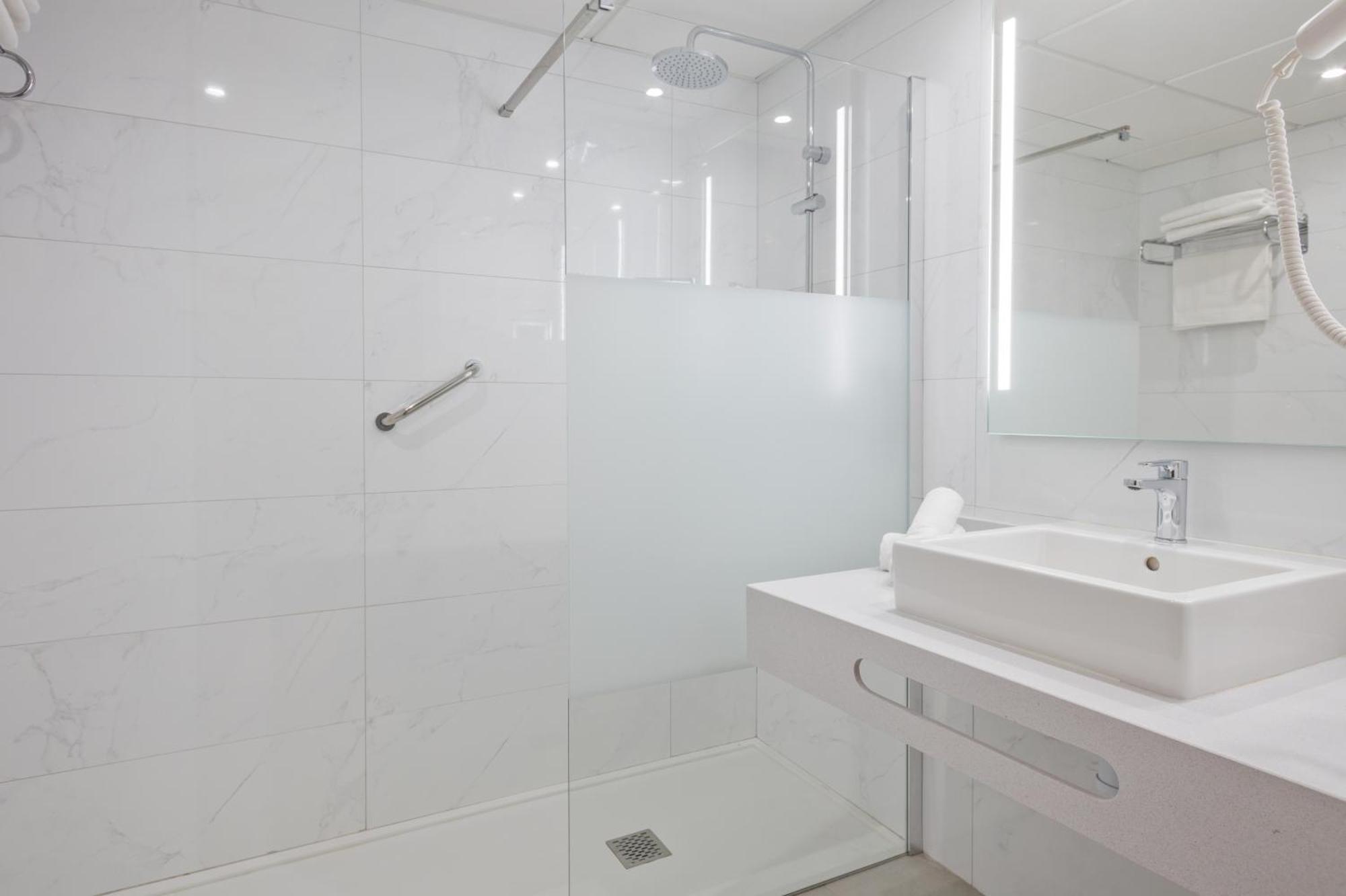 Quarto Duplo com Vista Piscina
