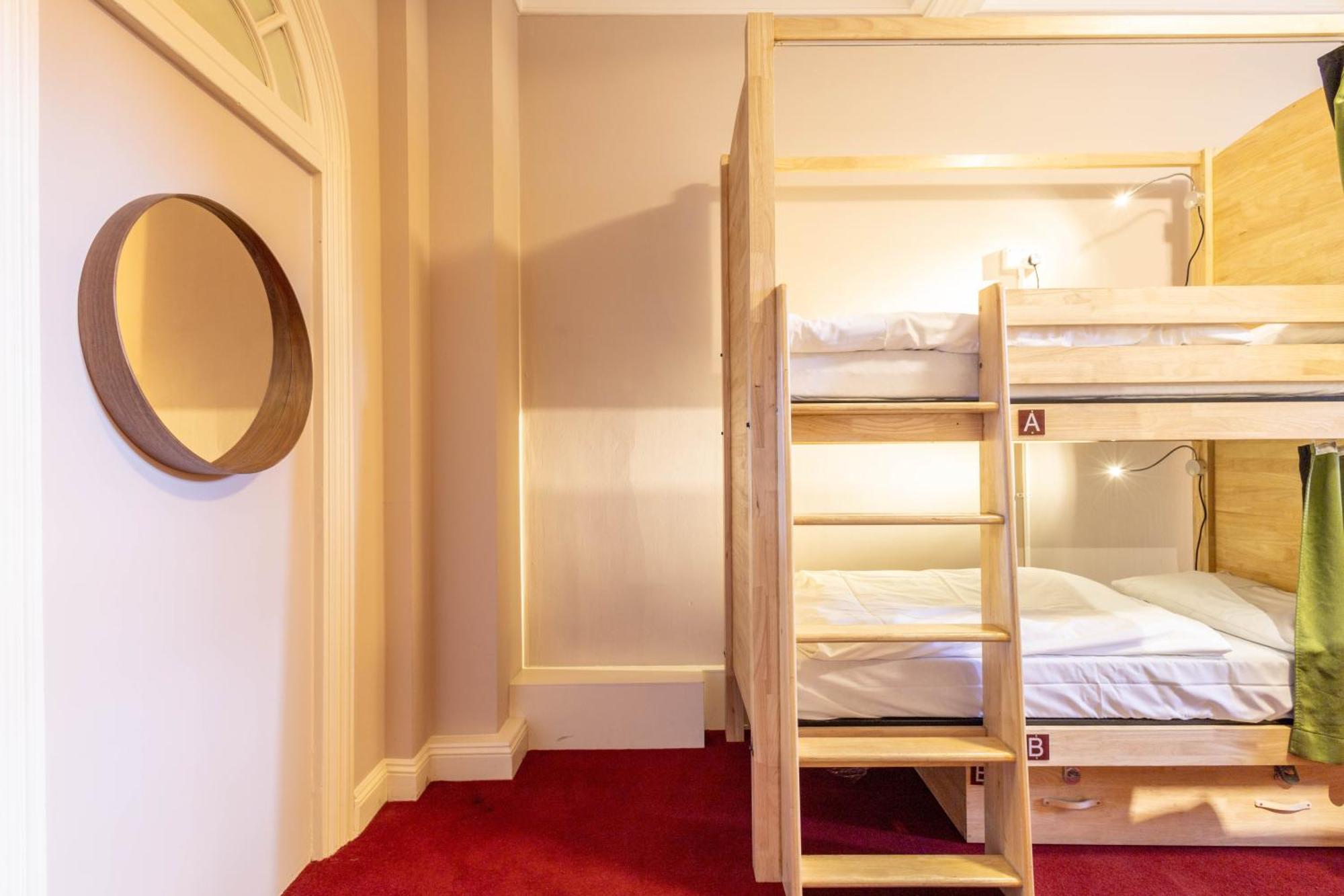 Bed op een Vrouwenslaapzaal met 8 Bedden