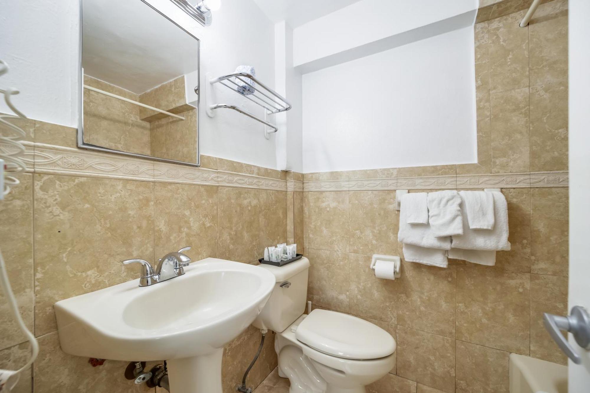 Deluxe King Room Self Check,1548262483:JPEG