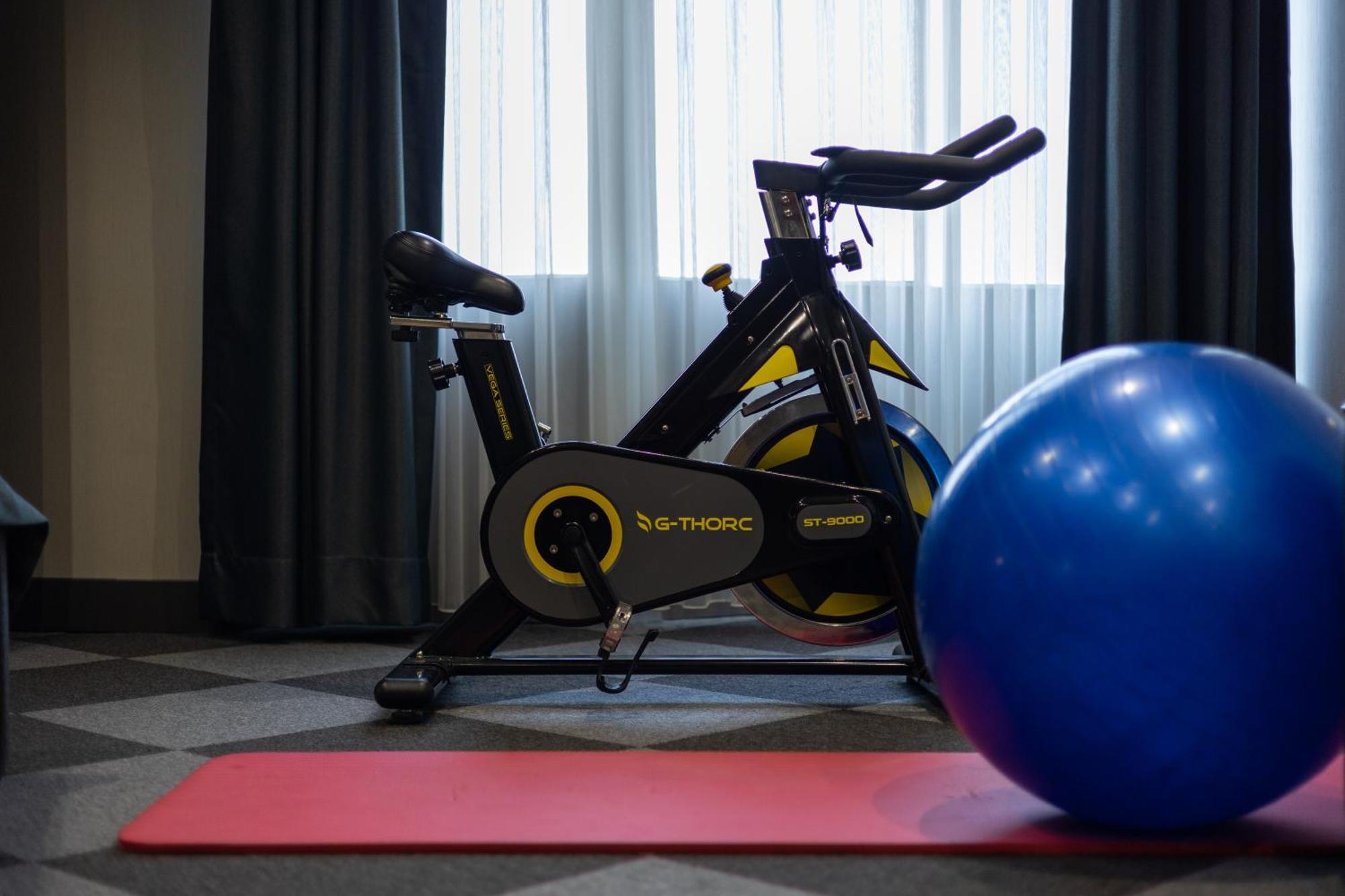 Zimmer Fitness mit Kingsize-Bett - Nichtraucher