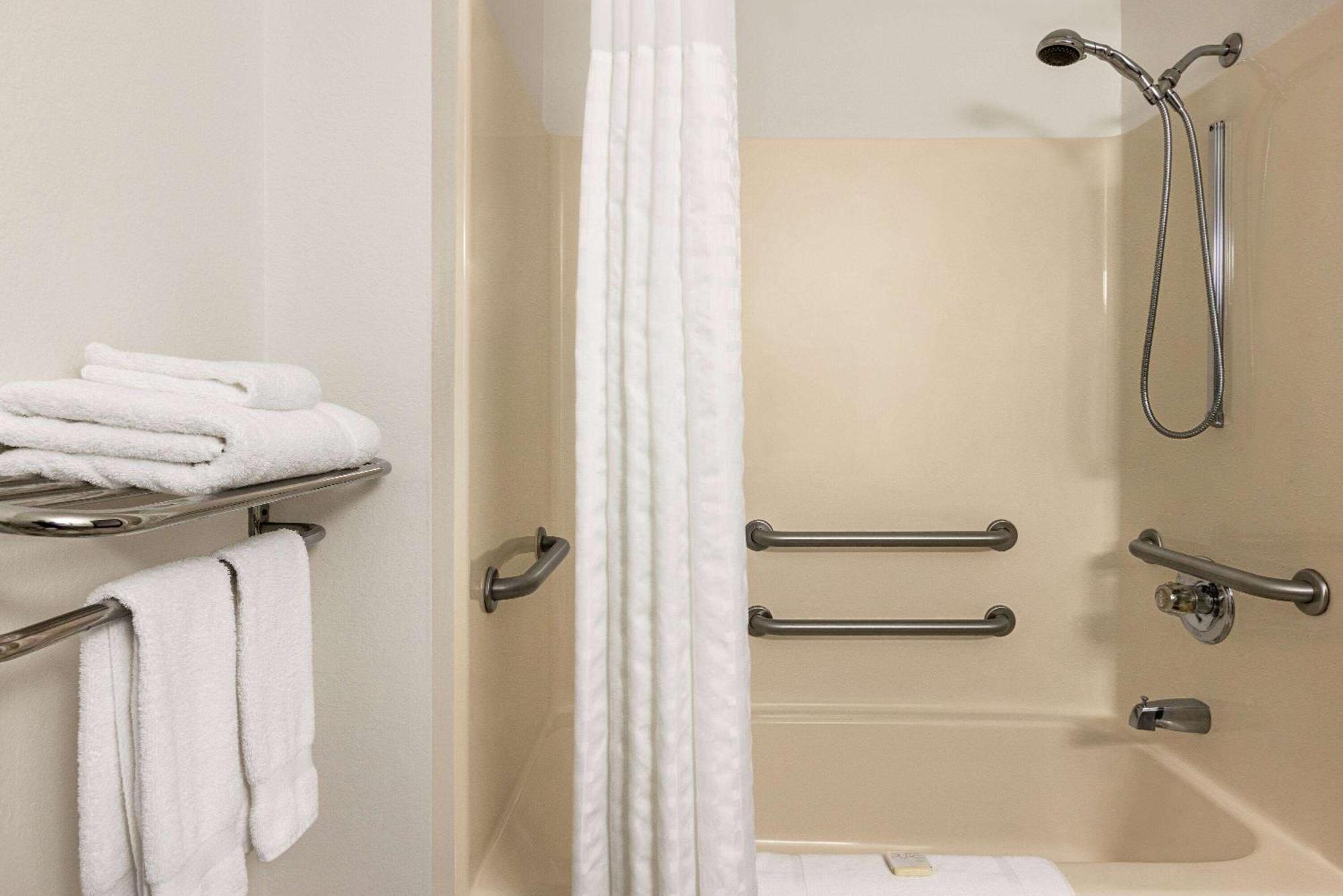 Chambre Lit Queen-Size pour Personnes à Mobilité Réduite - Non-Fumeurs
