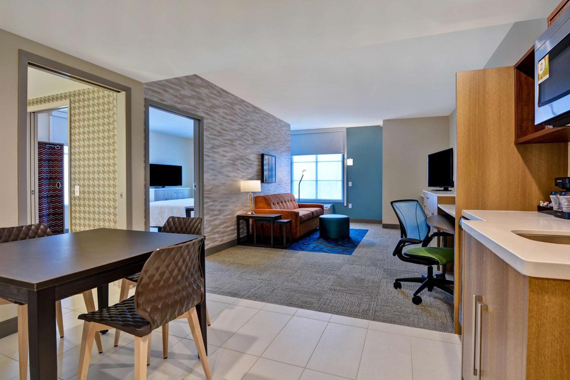 One-Bedroom King Suite - Non-Smoking,1548805105:JPEG