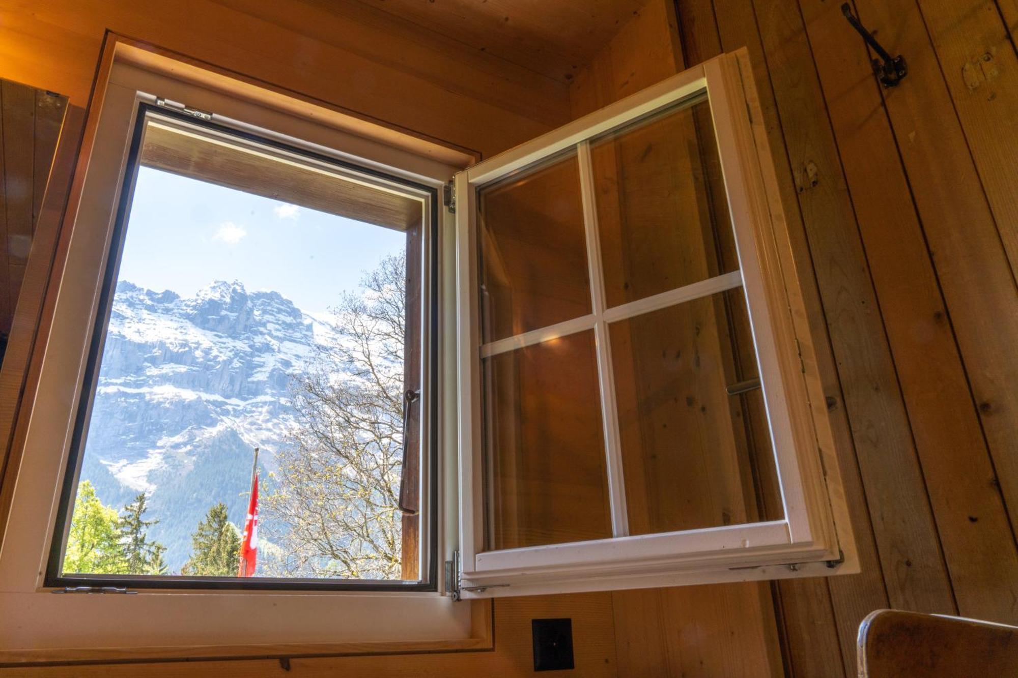 Doppelzimmer mit Eigerblick und Gemeinschaftsbad