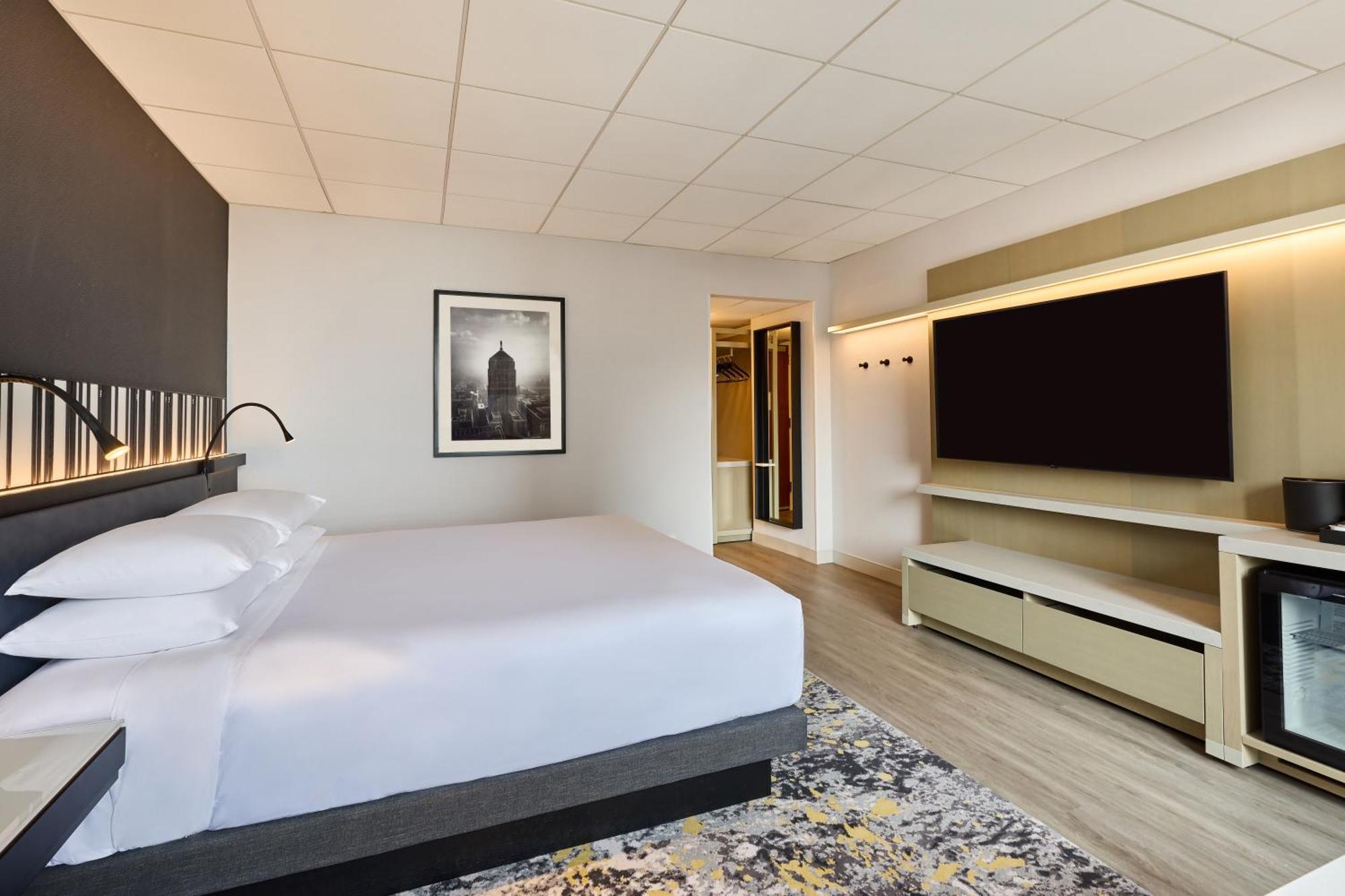 Habitación con cama extragrande y ducha adaptada - Adaptada para personas de movilidad reducida