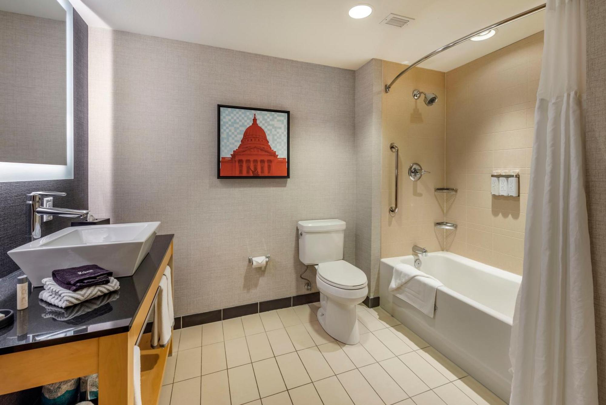 Suite 2 Lits Queen-Size - Accessible aux Personnes à Mobilité Réduite - Non-Fumeurs