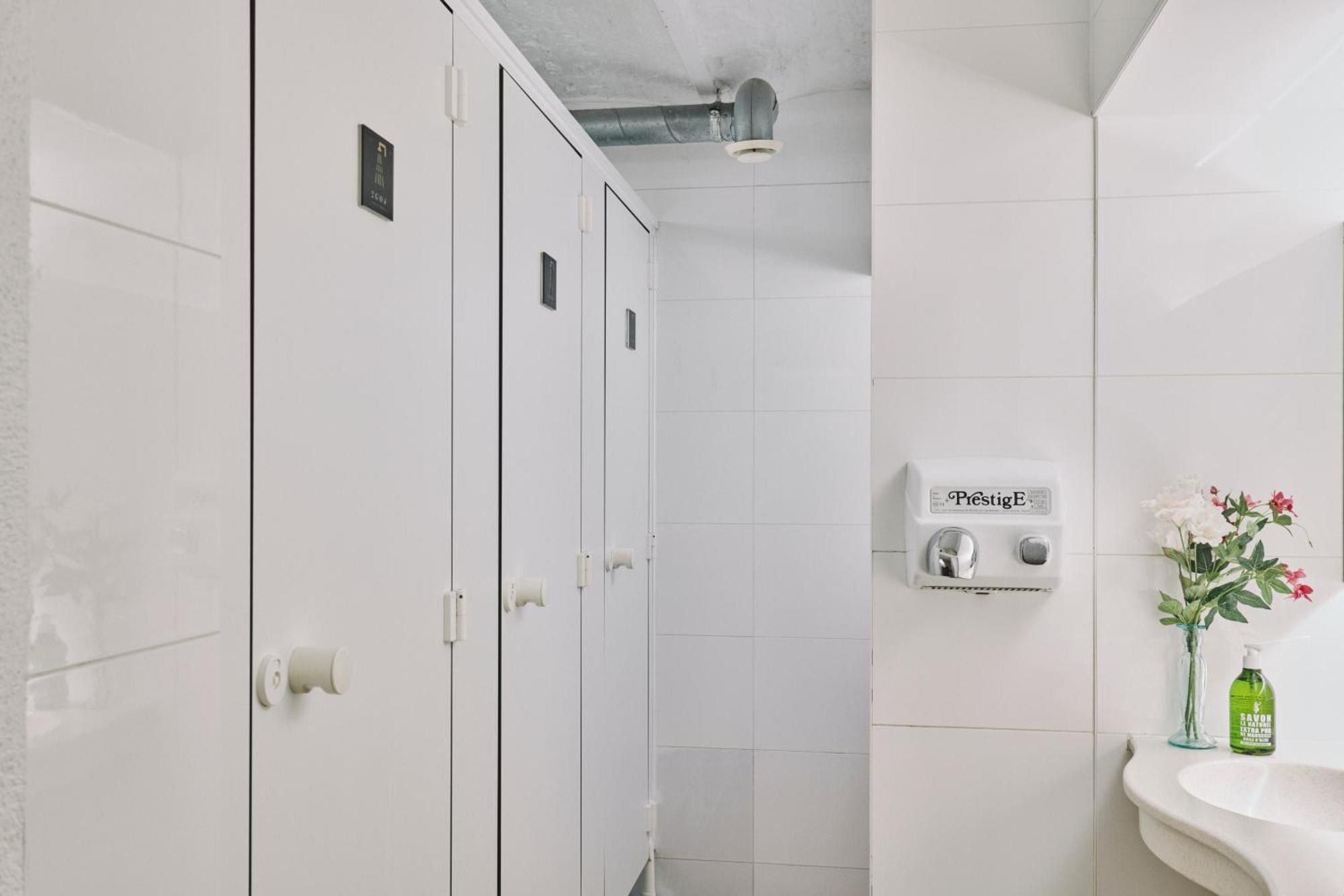 Bed in een Gemengde Slaapzaal met 10 Bedden