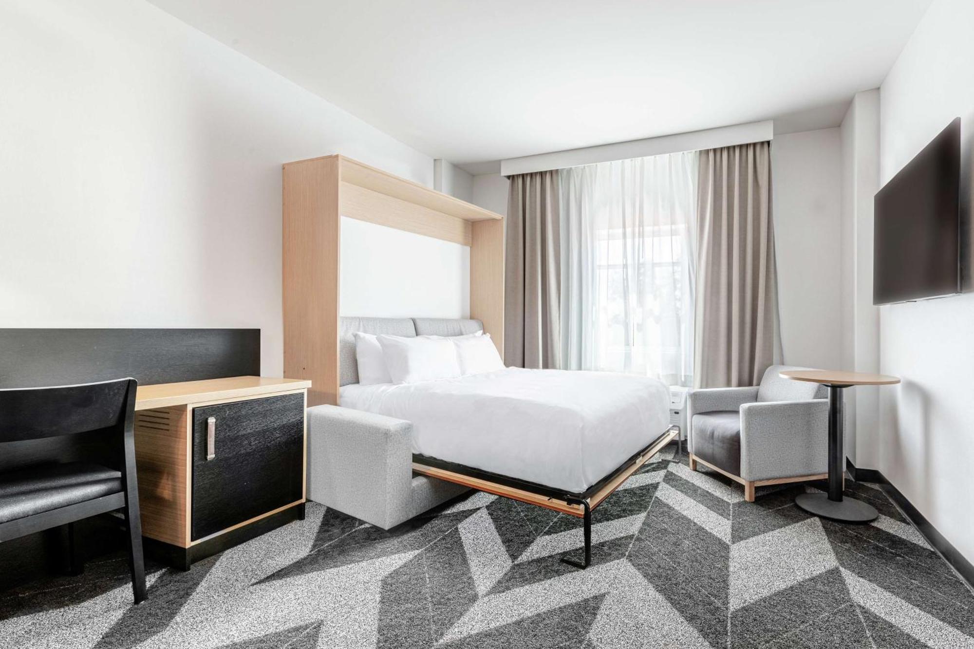 One-Bedroom Suite,1551425011:JPEG