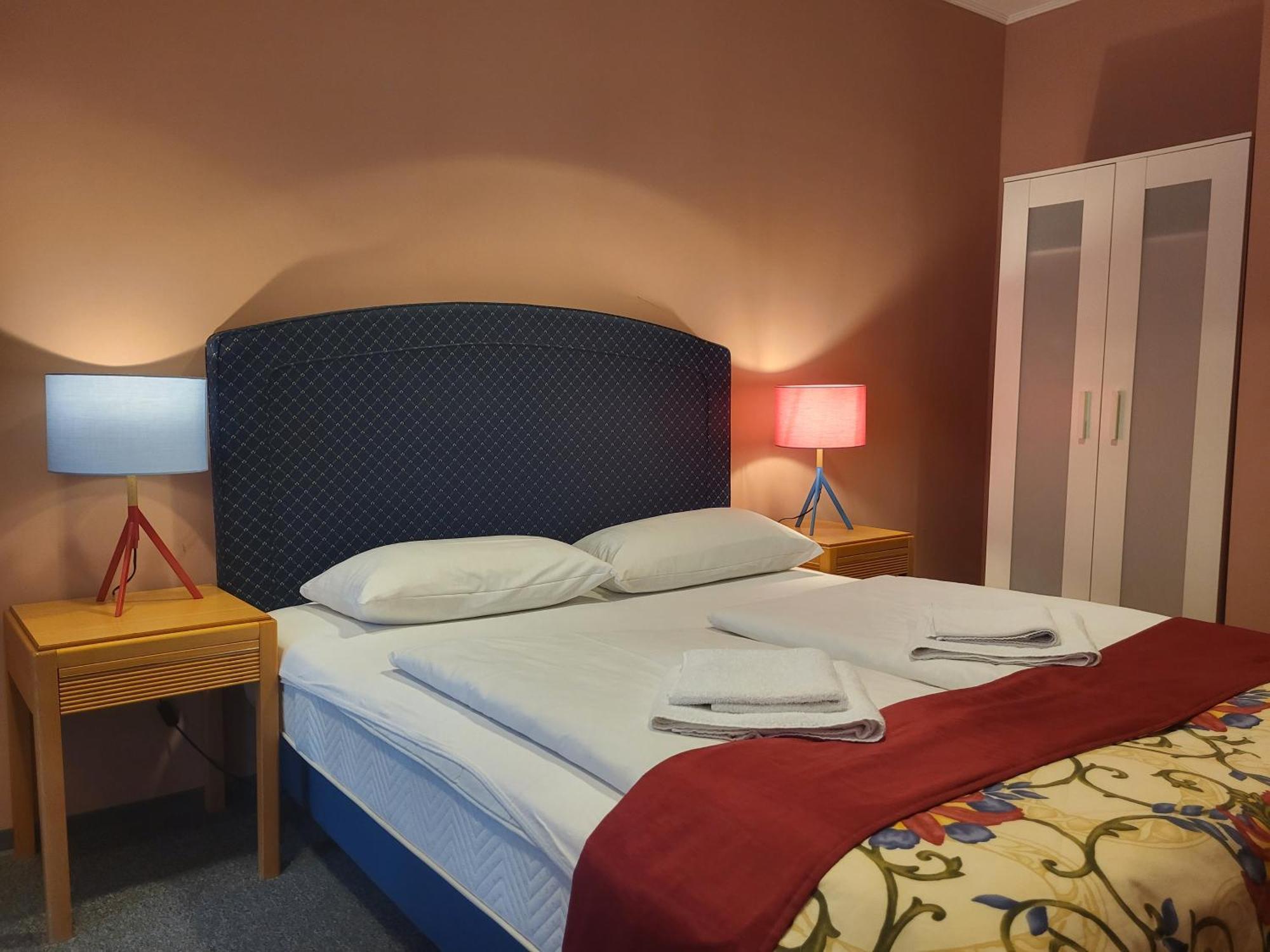 Zimmer mit Queensize-Bett