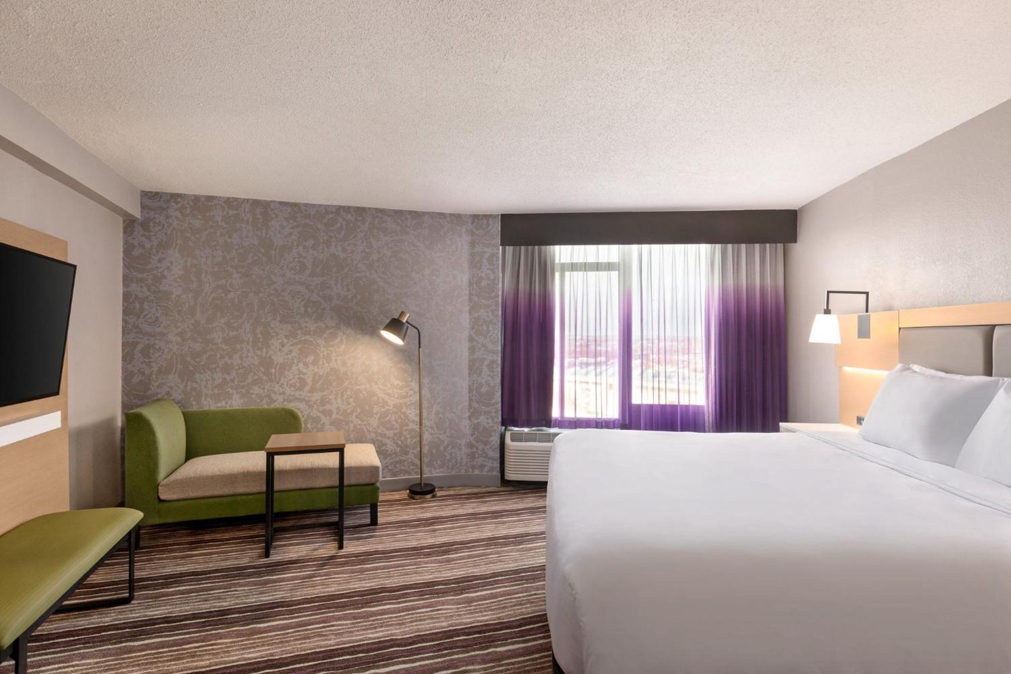 Standard King Room with Mobility Accessible Roll-In Shower,1217126692:JPEG