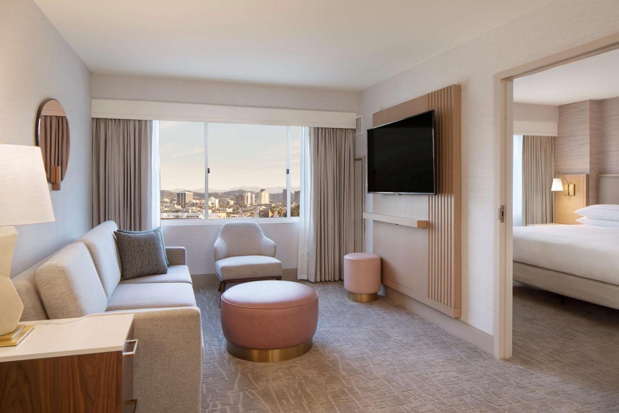 Suite mit 1 Schlafzimmer mit Kingsize-Bett und Stadtblick