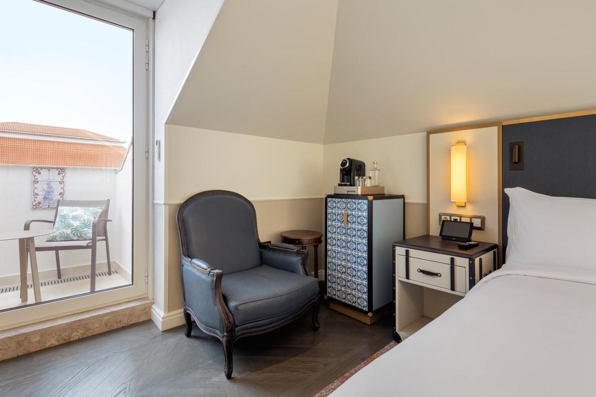 Habitación Premium esquinera con balcón y vistas - 1 cama extragrande