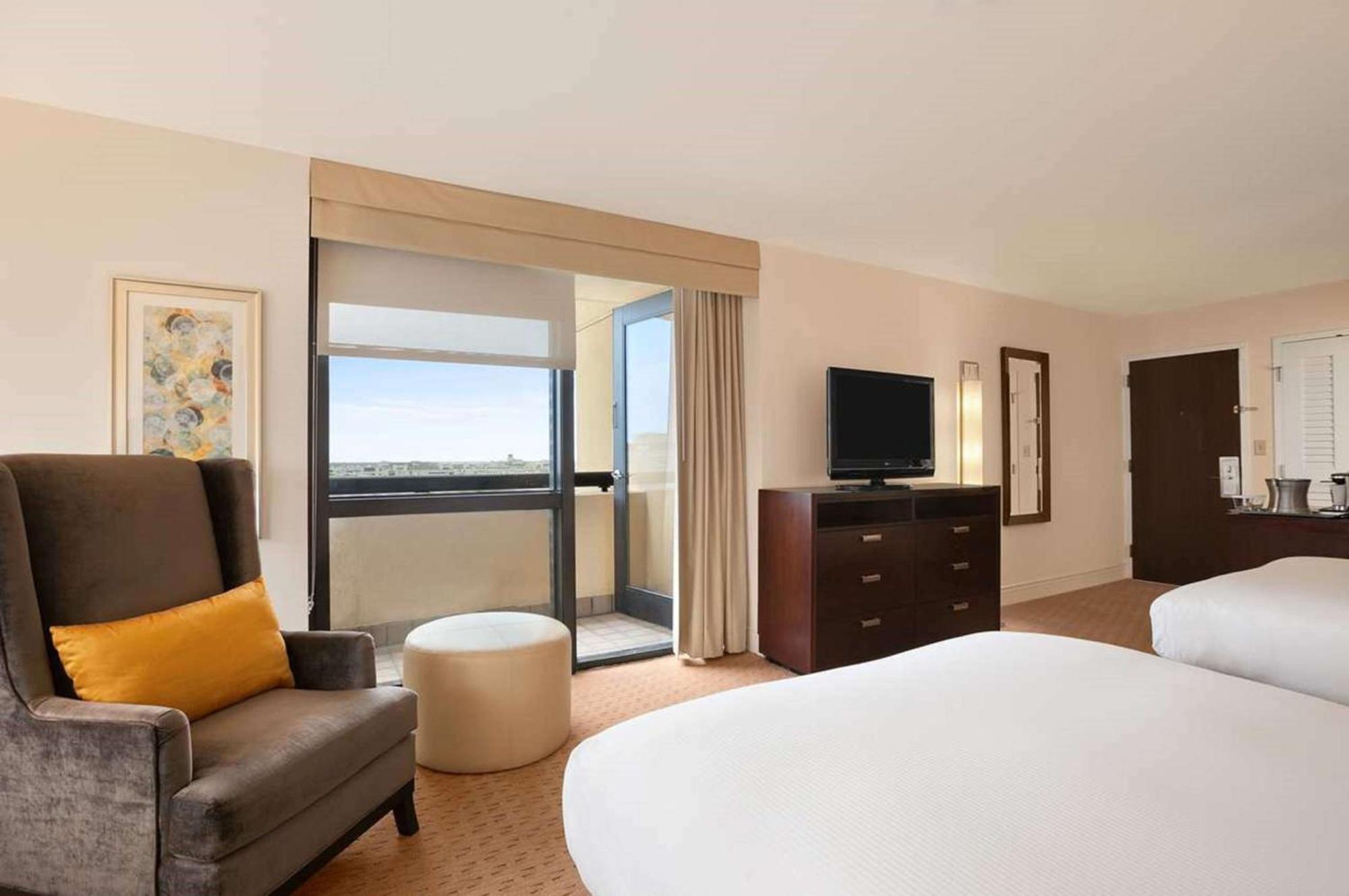 Quarto com 2 Camas Queen-size e Vista da Lagoa