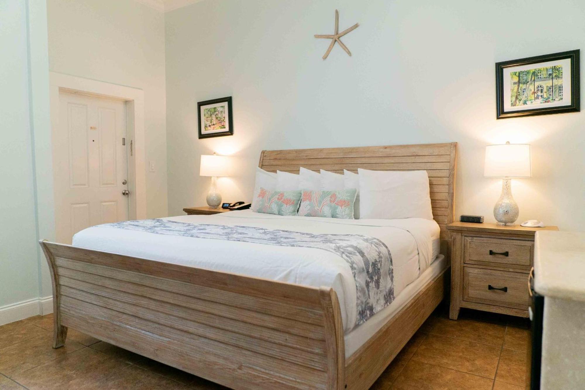 Zimmer mit Kingsize-Bett