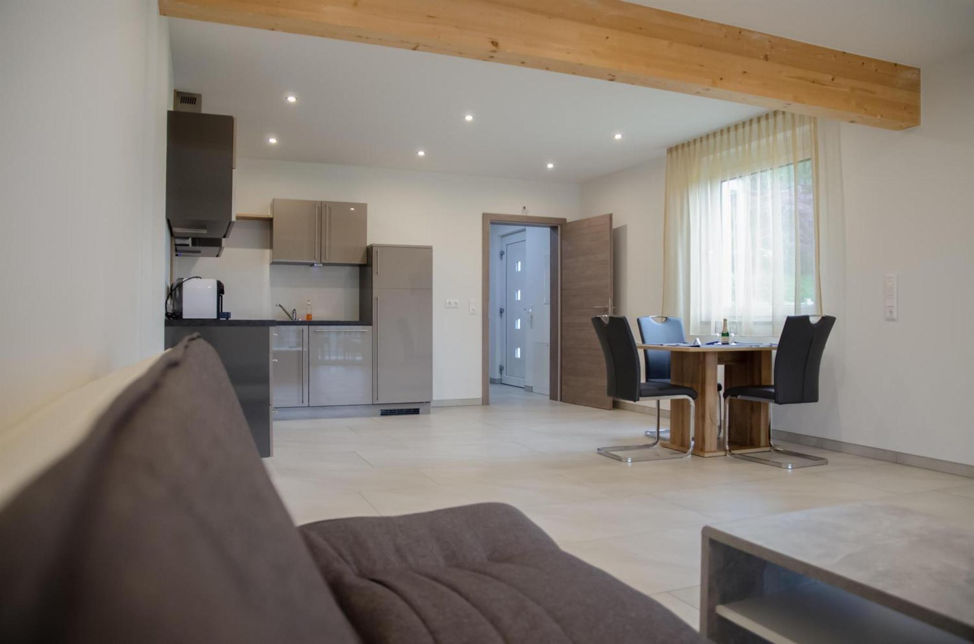 Apartment mit 1 Schlafzimmer, Balkon und Aussicht auf das Wasser
