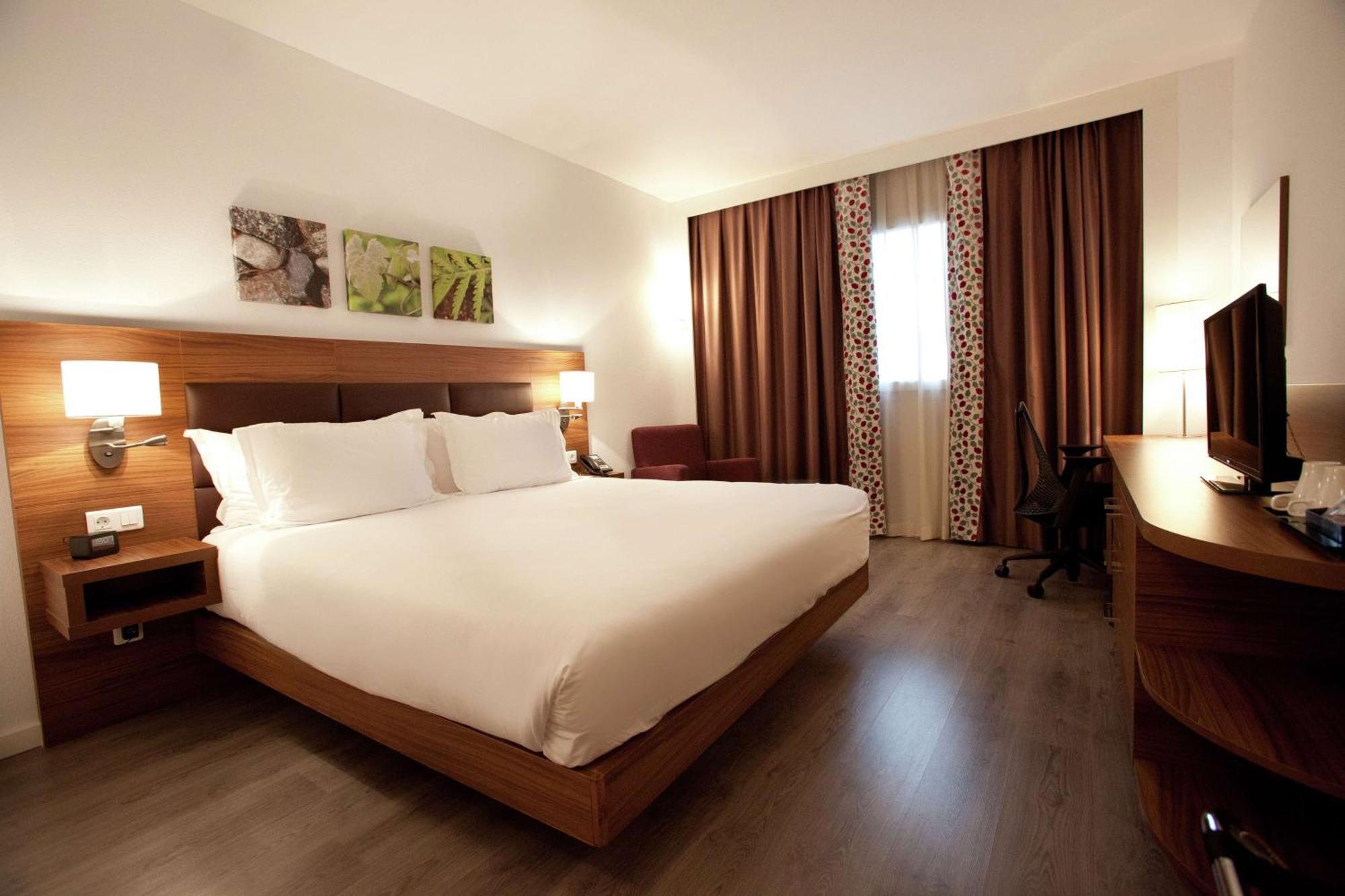 Zimmer mit Kingsize-Bett