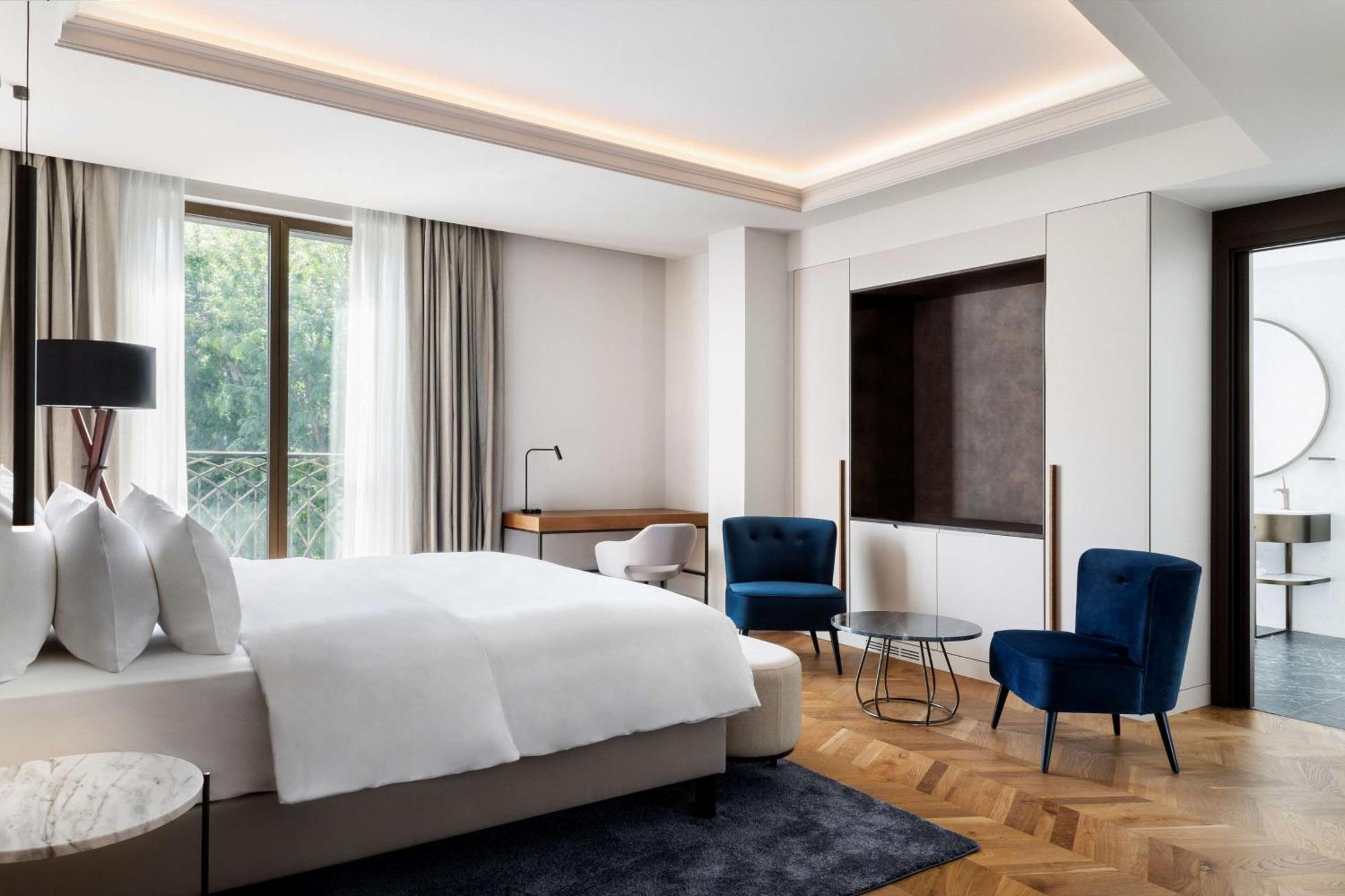 Junior Suite,1553226028:JPEG