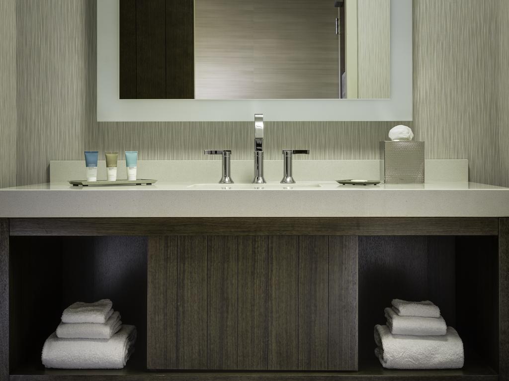 Quarto de Canto Deluxe com Cama King-size