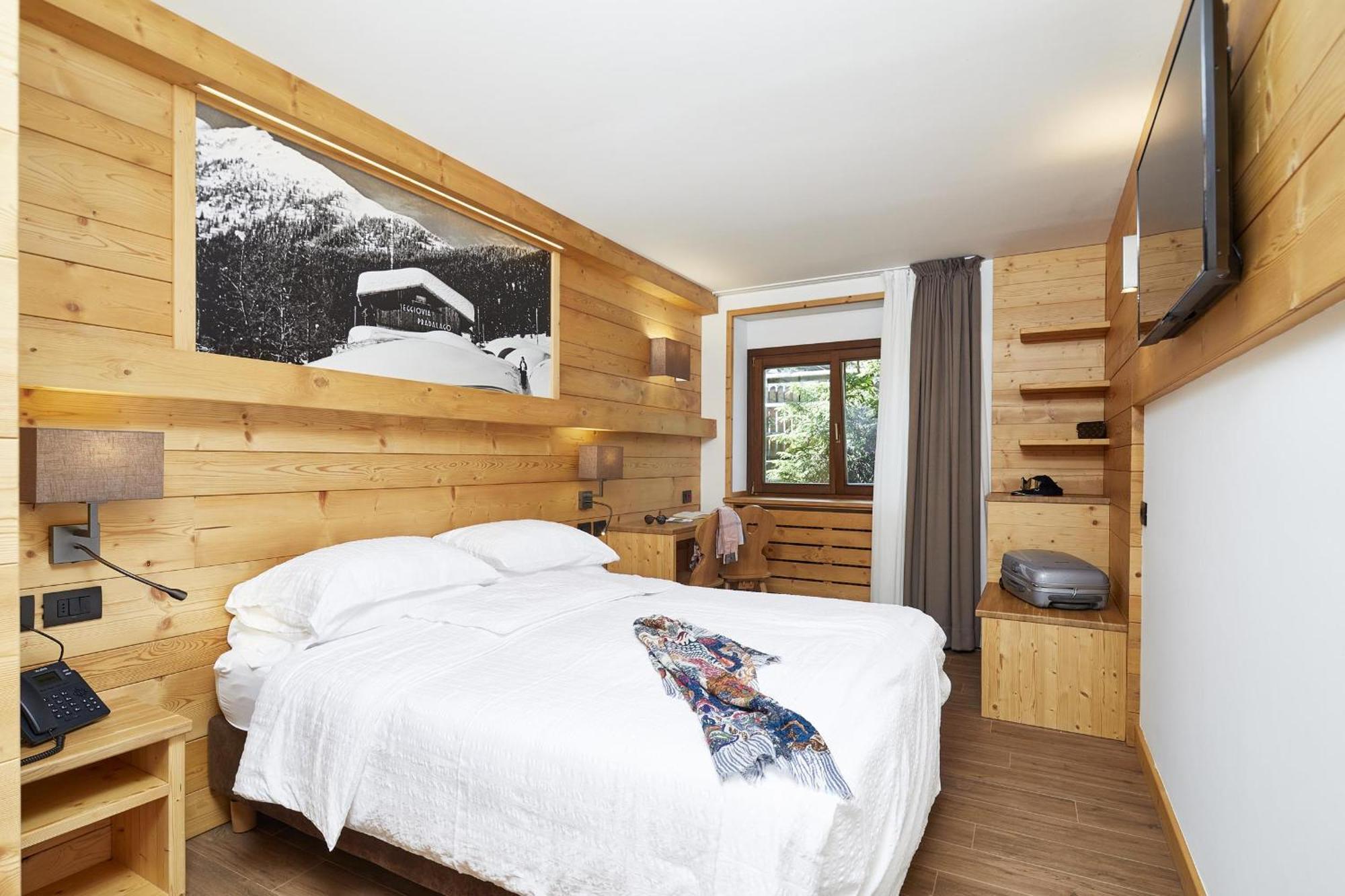 Double Room,1555977757:JPEG