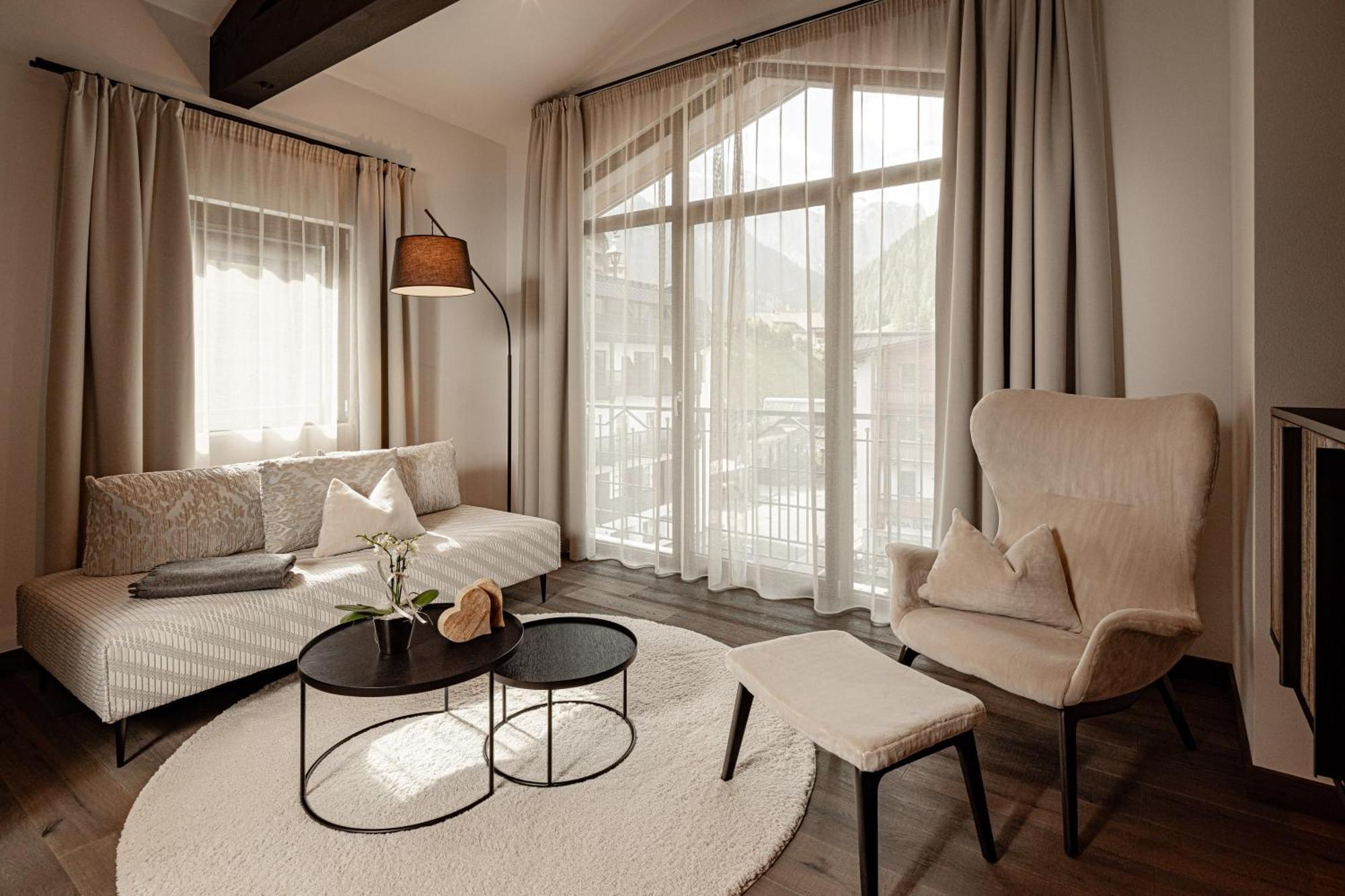 Suite mit Kingsize-Bett und Balkon