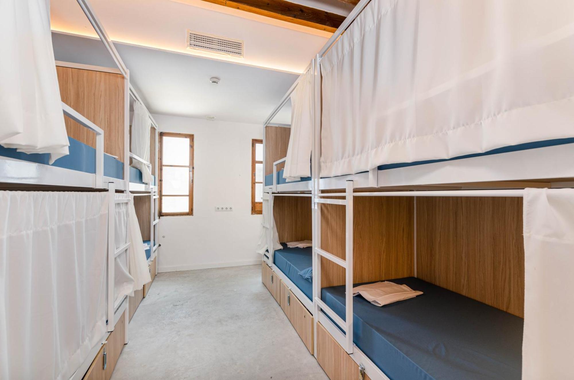 Single Bed Female Dormitory Room,1687491157:JPEG