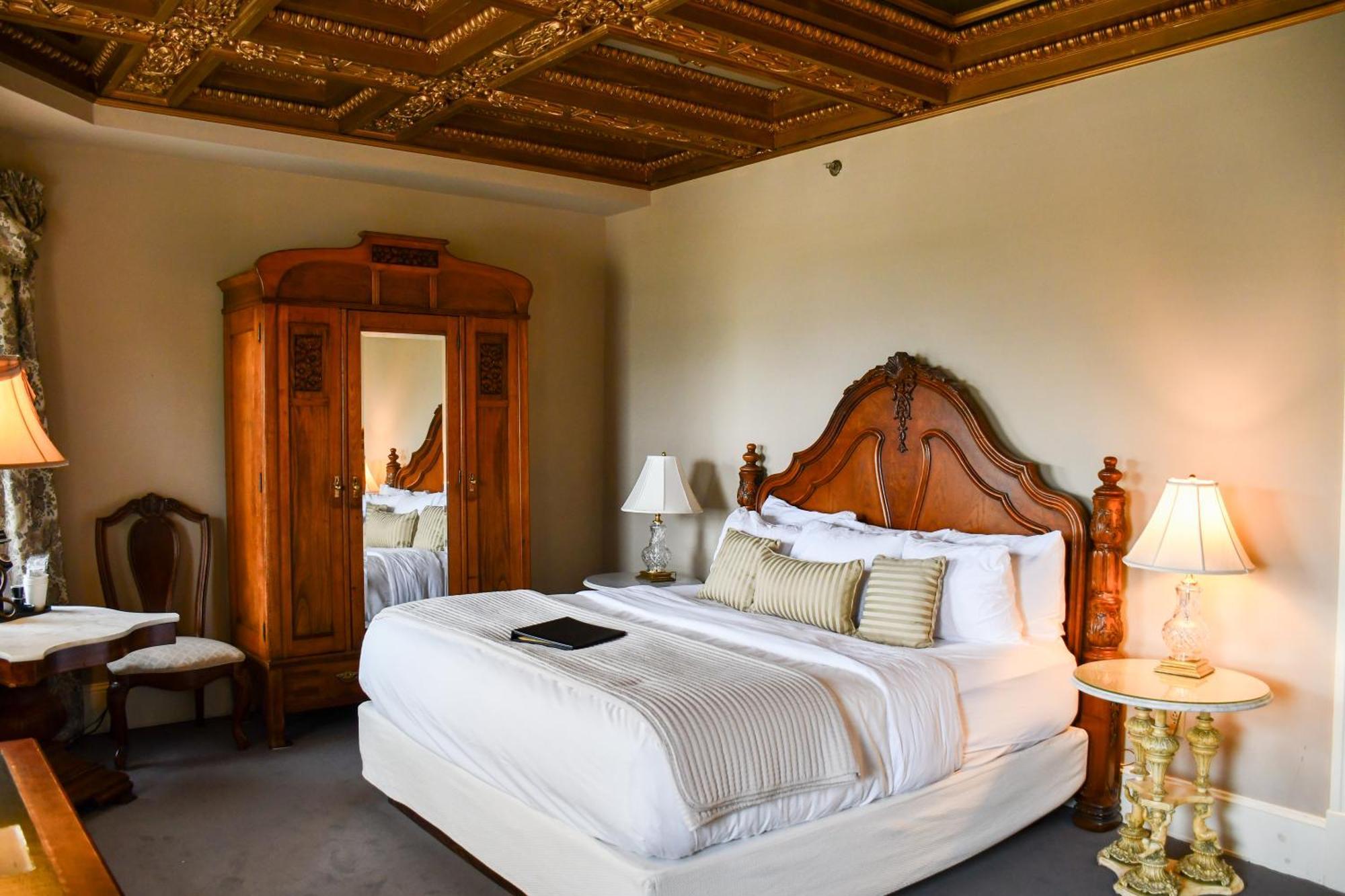 Deluxe King Room,1557209158:JPEG