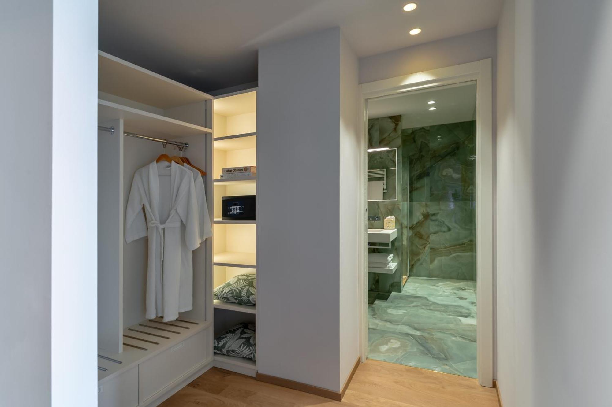 Junior Suite with Terrace and Lake View