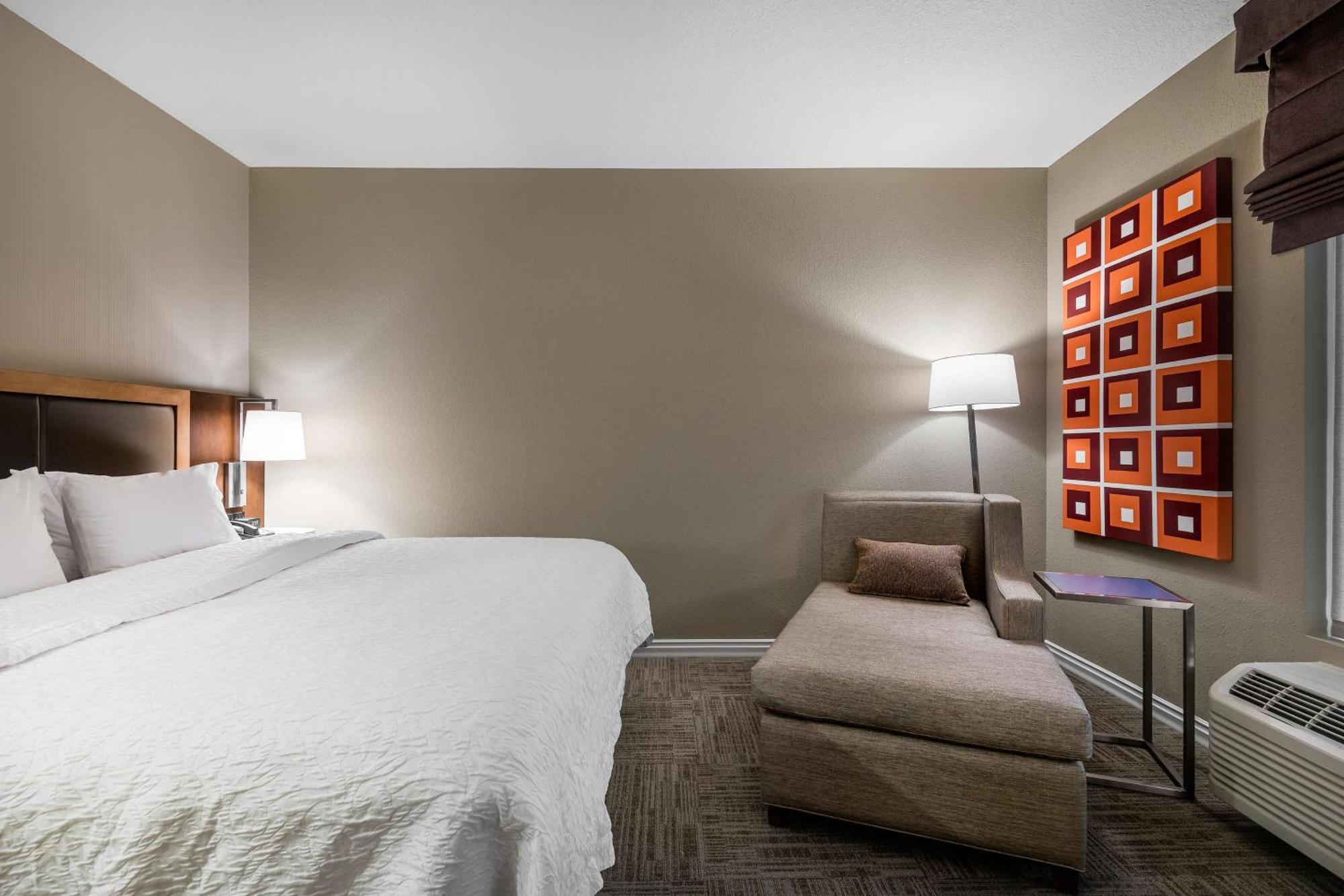 King Room,1557386899:JPEG