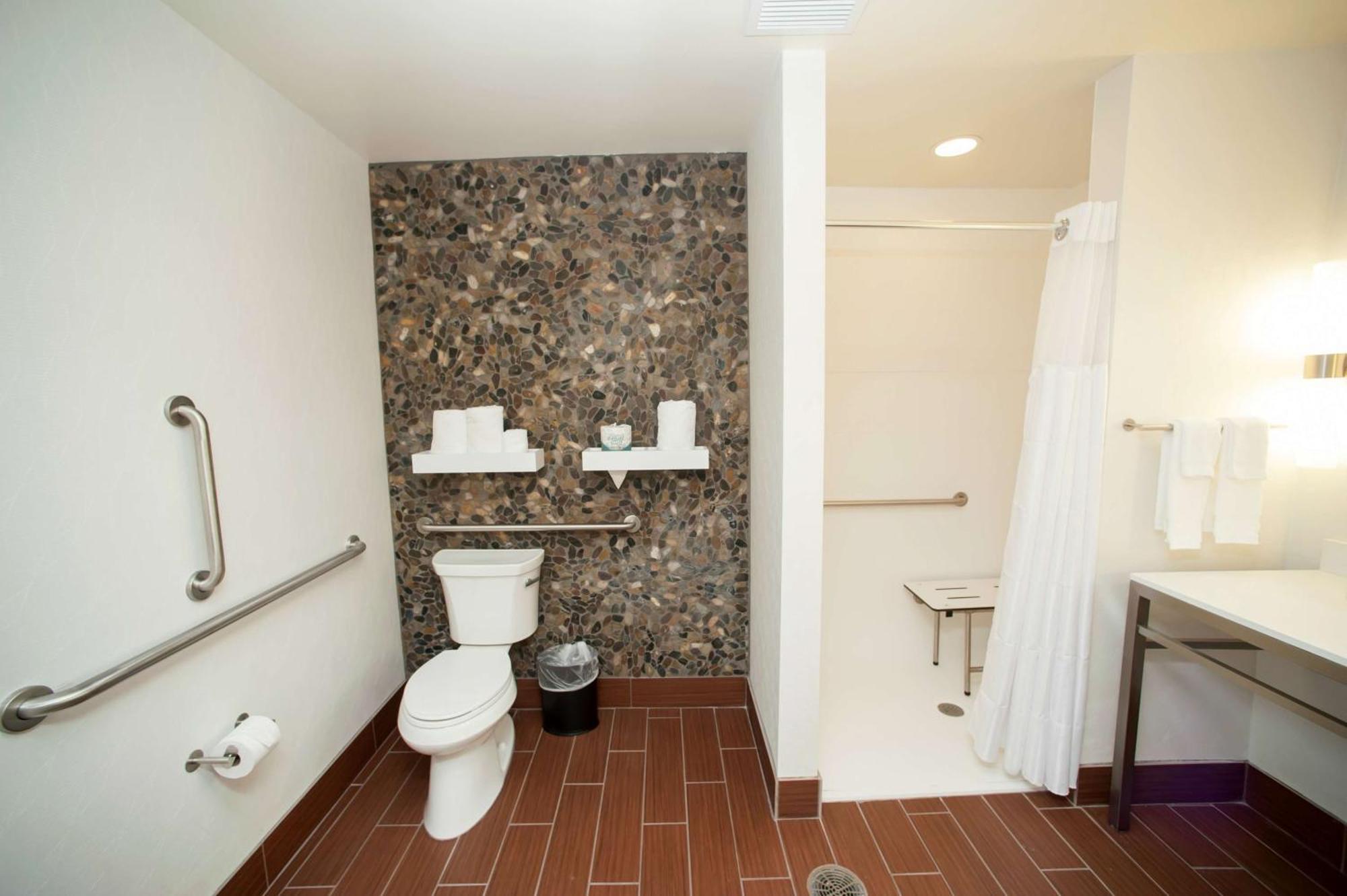 Queen Room with Two Queen Beds and Roll-In Shower - Mobility Access