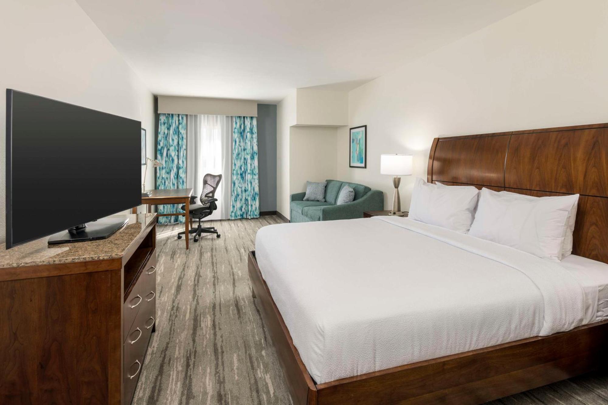 Chambre Lit King-Size avec Baignoire Accessible aux Personnes à Mobilité Réduite - Adaptée aux Personnes à Mobilité Réduite