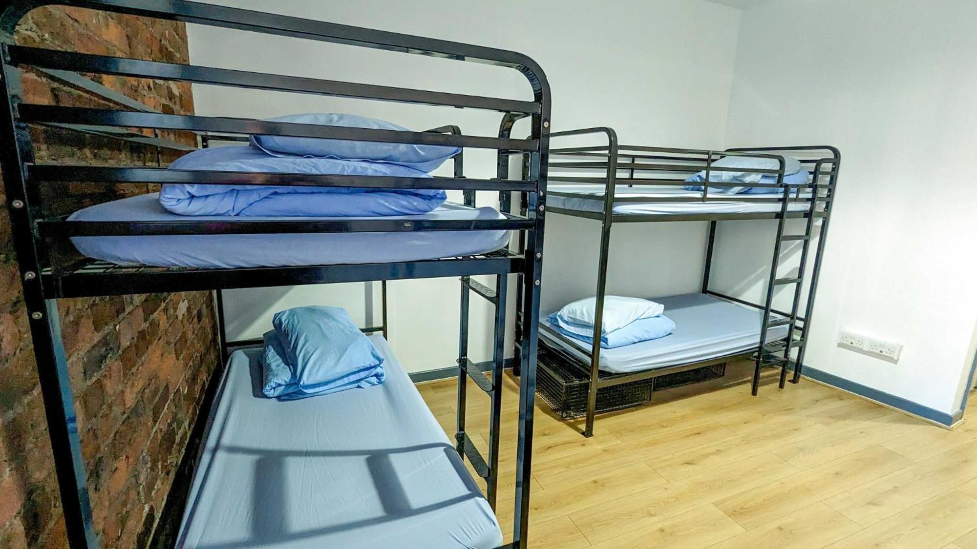 Habitación compartida femenina de 4 camas