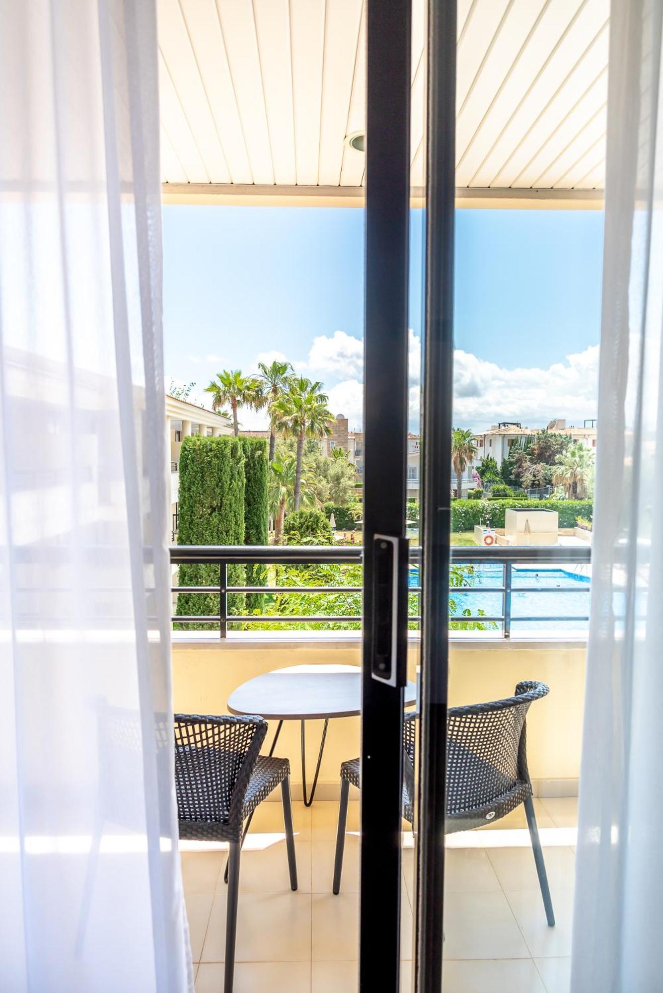 Double Room Pool View,1706800837:JPEG
