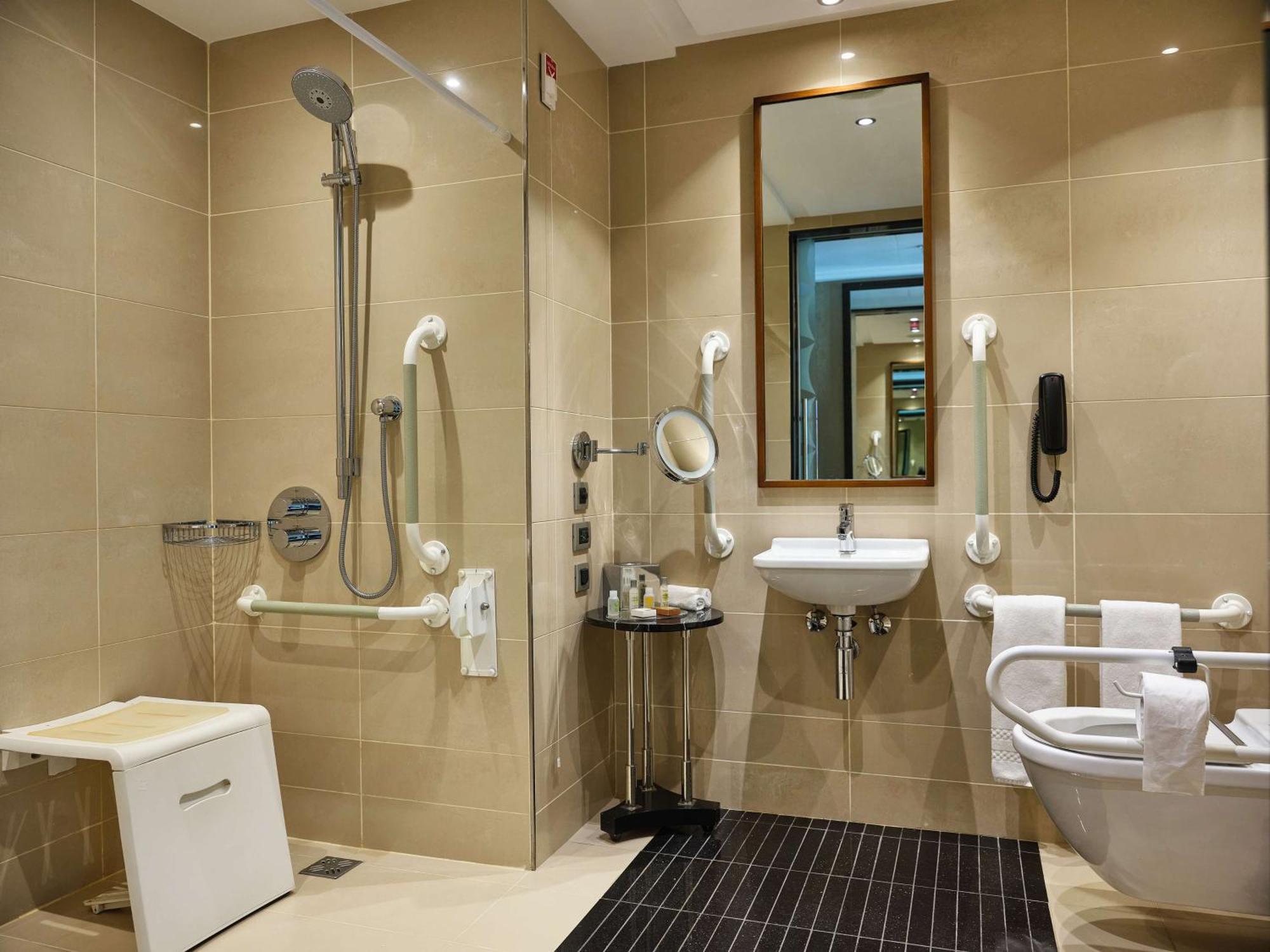 Chambre Lit King-Size - Accessible aux Personnes à Mobilité Réduite
