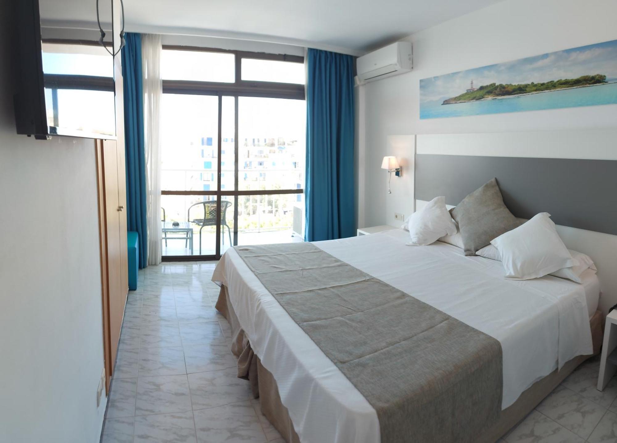 Large Premium Twin Room up to 14 years,1646888639:JPEG