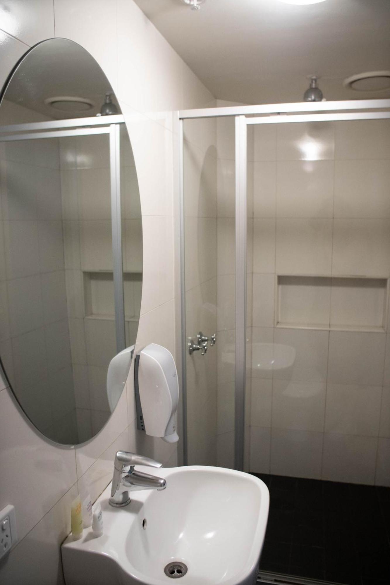 Twin Room Private Bathroom,1566961751:JPEG