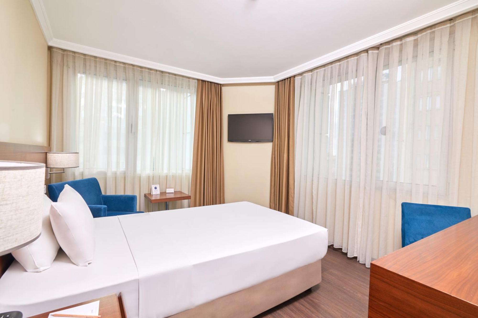 Chambre Simple Supérieure - Accès Gratuit au SPA