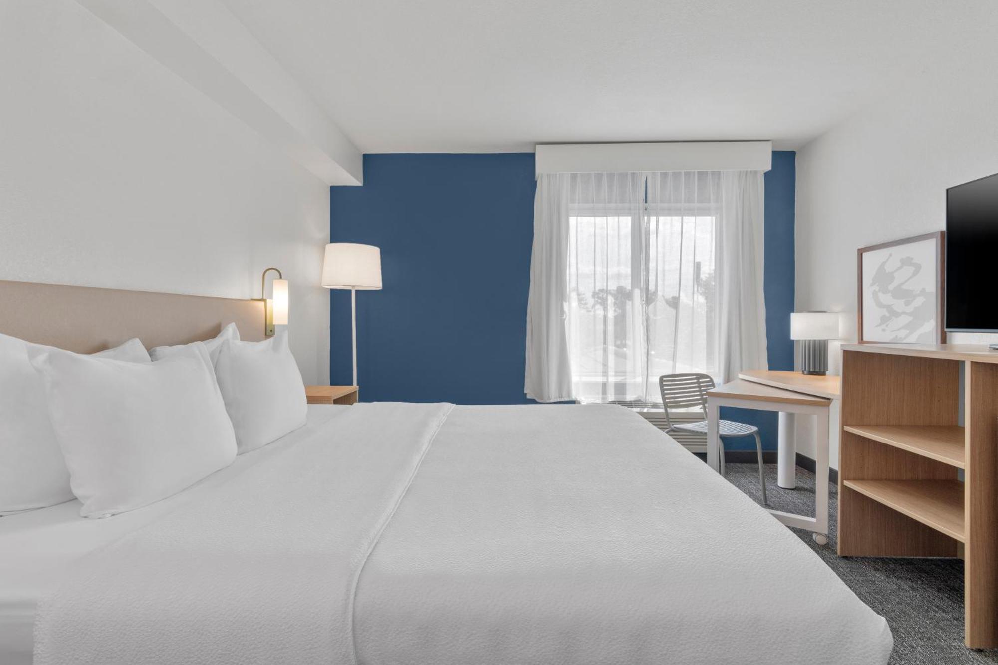 Quarto com Cama King-size e Banheira - Acessível para Hóspedes com Mobilidade/Capacidade Auditiva Reduzidas