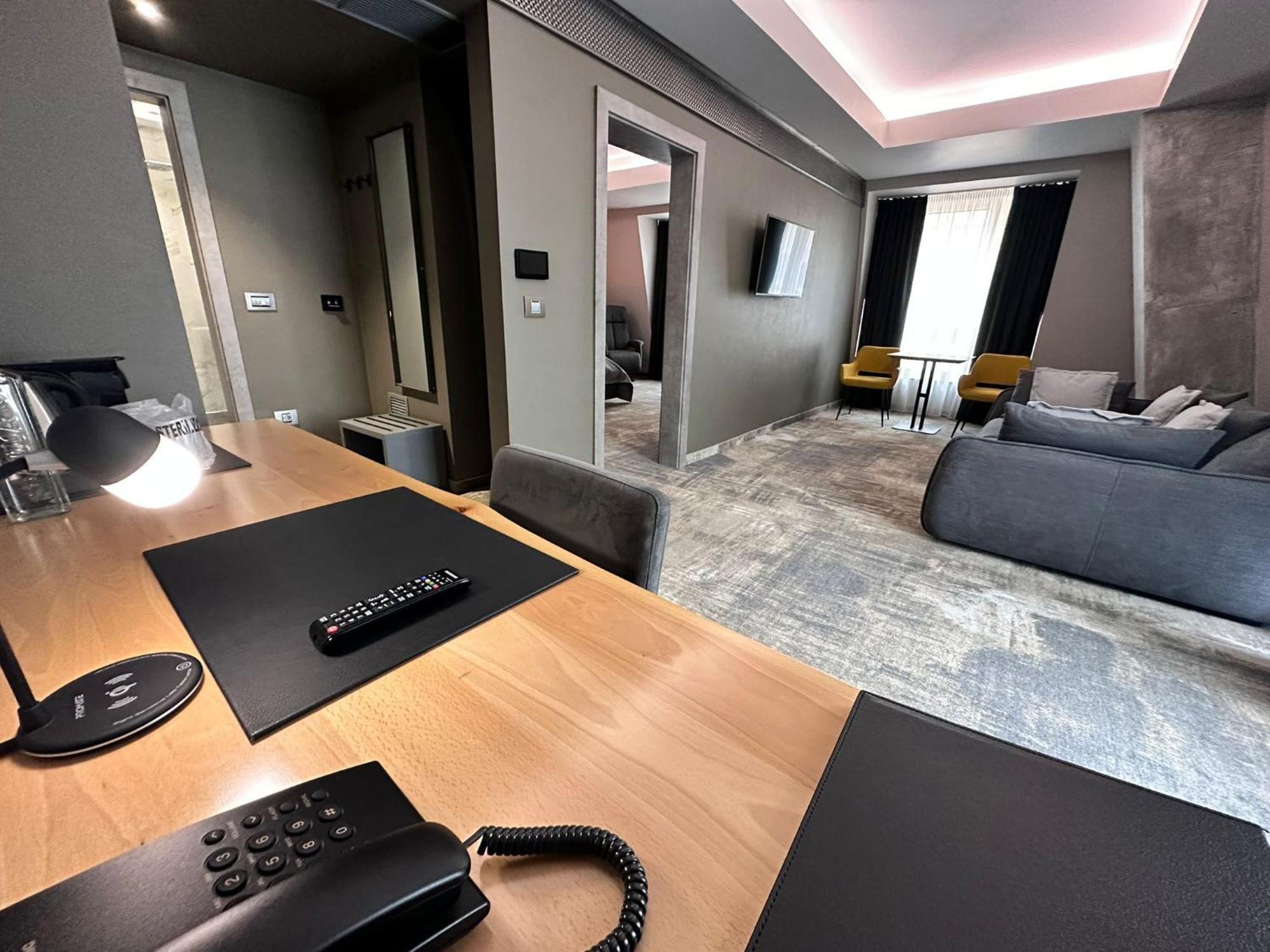 Deluxe Suite