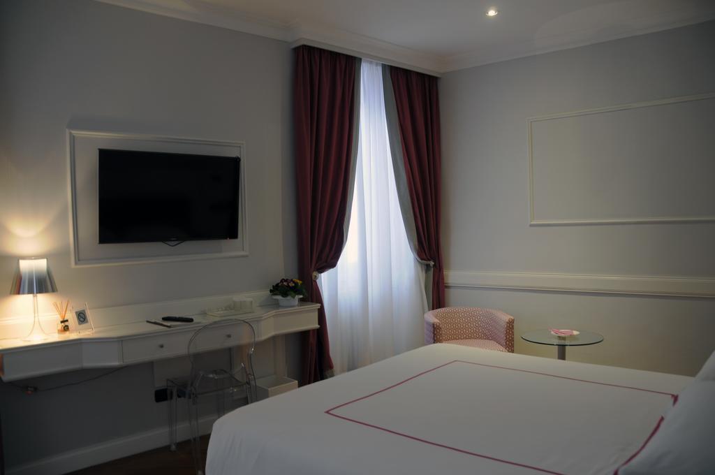 Junior Suite Red