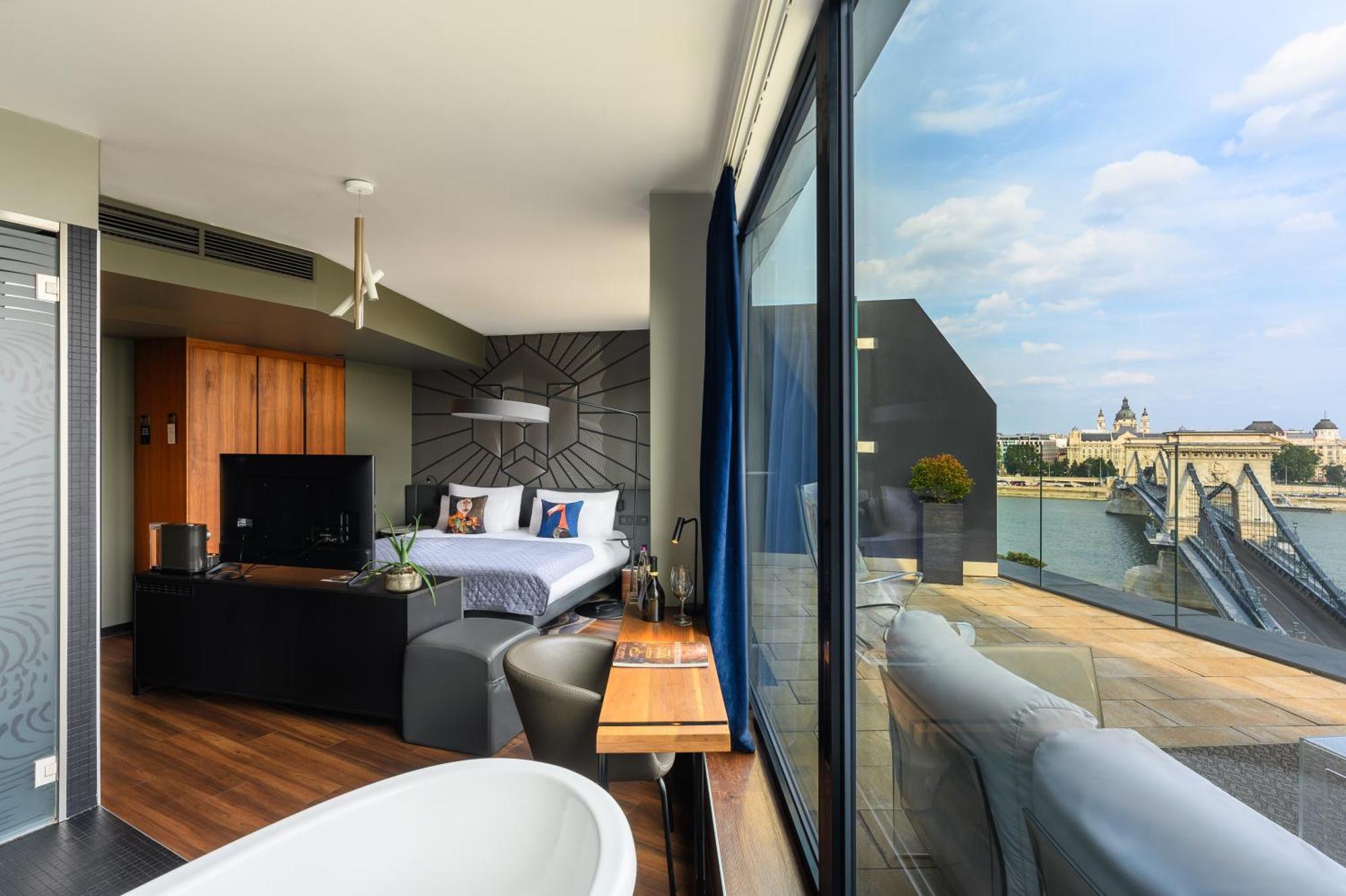 Deluxe Kamer op de Bovenste Verdieping met Balkon en Uitzicht op de Donau