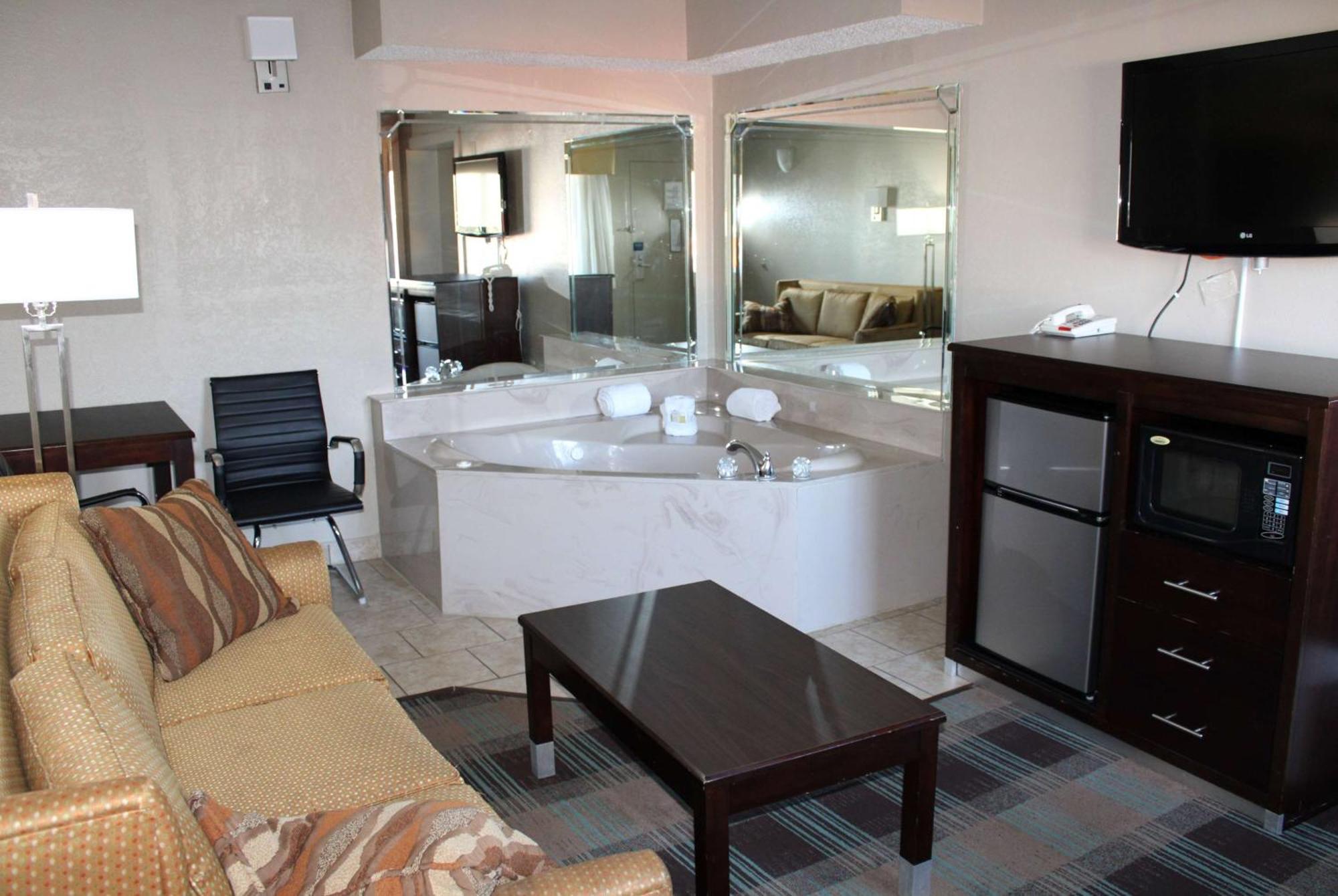 King Suite Jetted Tub Non-Smoking,1580178641:JPEG